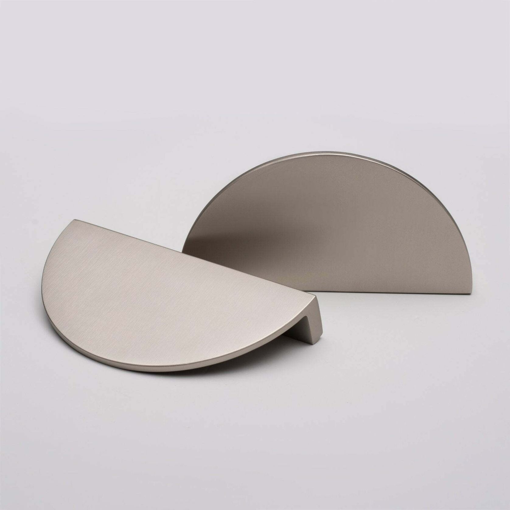 KT&CO Kitchen drawer handles luna pull half moon Albany Matt black / brushed brass /Brushed nickel gallery detail image