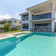 JEWELS 4 POOLS Original | Pearl gallery detail image