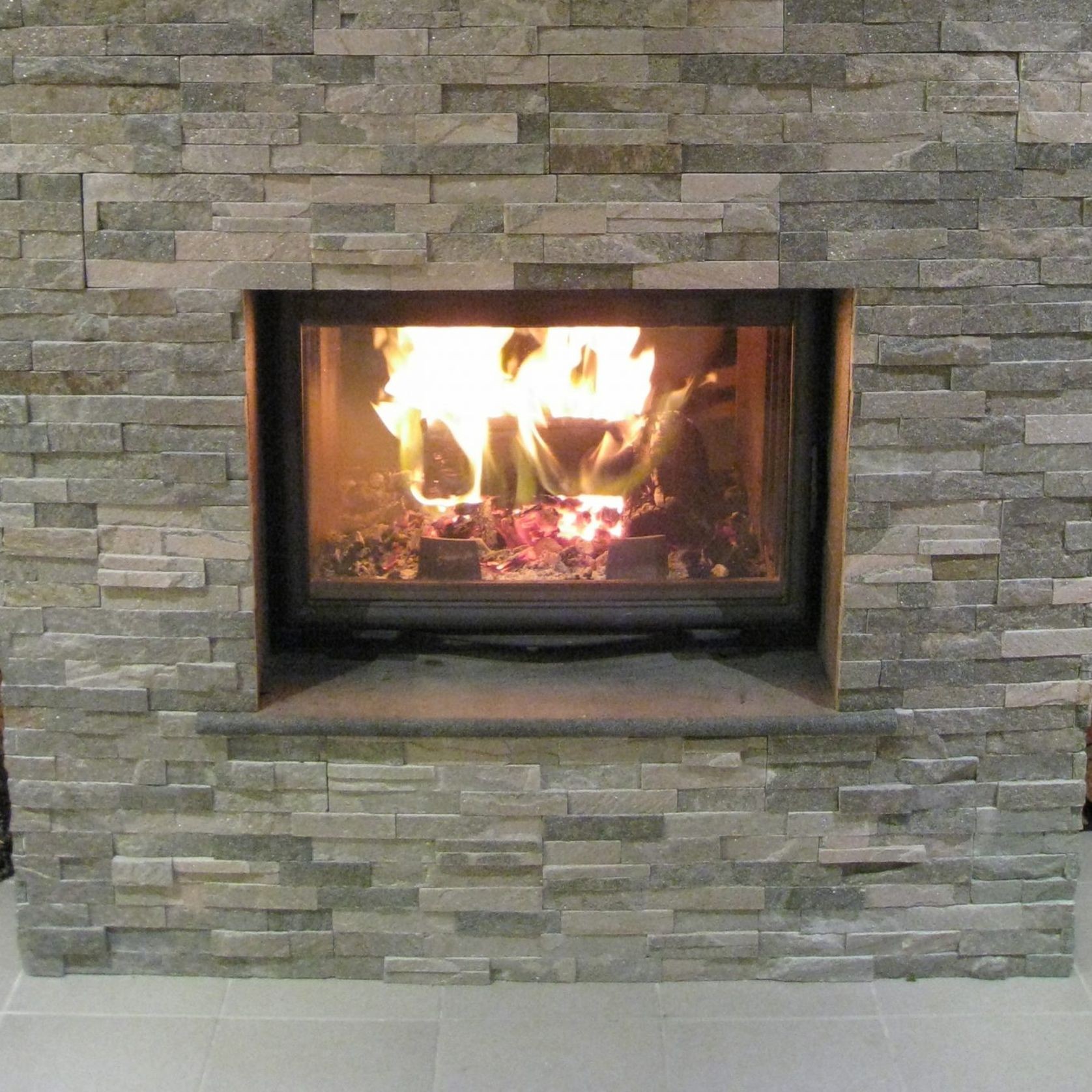 Cheminee Chazelles CDF800R Radiant Wood Fireplace gallery detail image