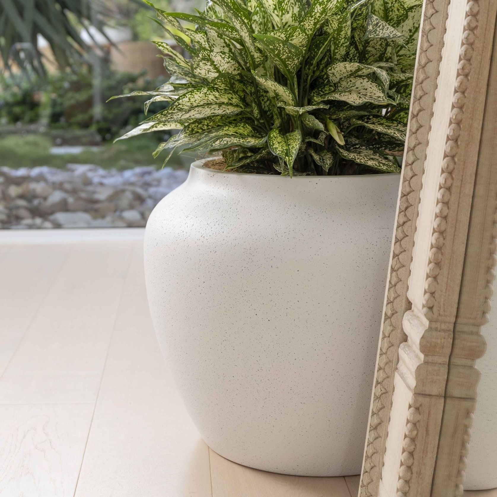 Corsica Urn gallery detail image