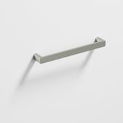 Lineare 475 Horizontal Heated Towel Rail gallery detail image