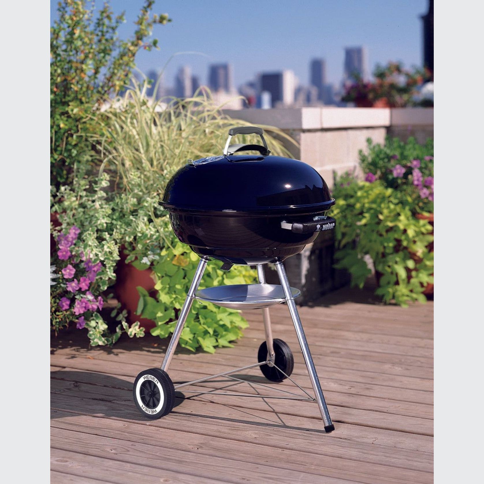 Weber Compact Kettle gallery detail image