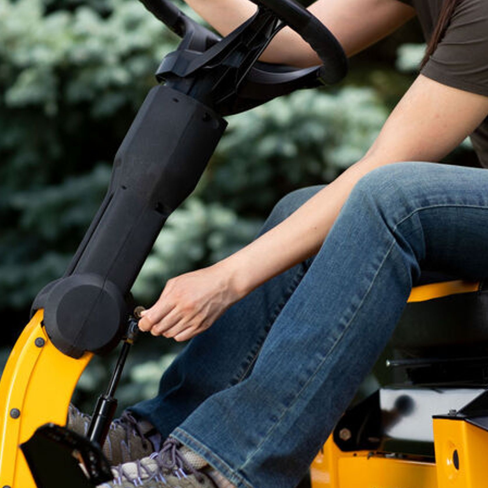 Cub Cadet Ultima ZTS1 46" gallery detail image