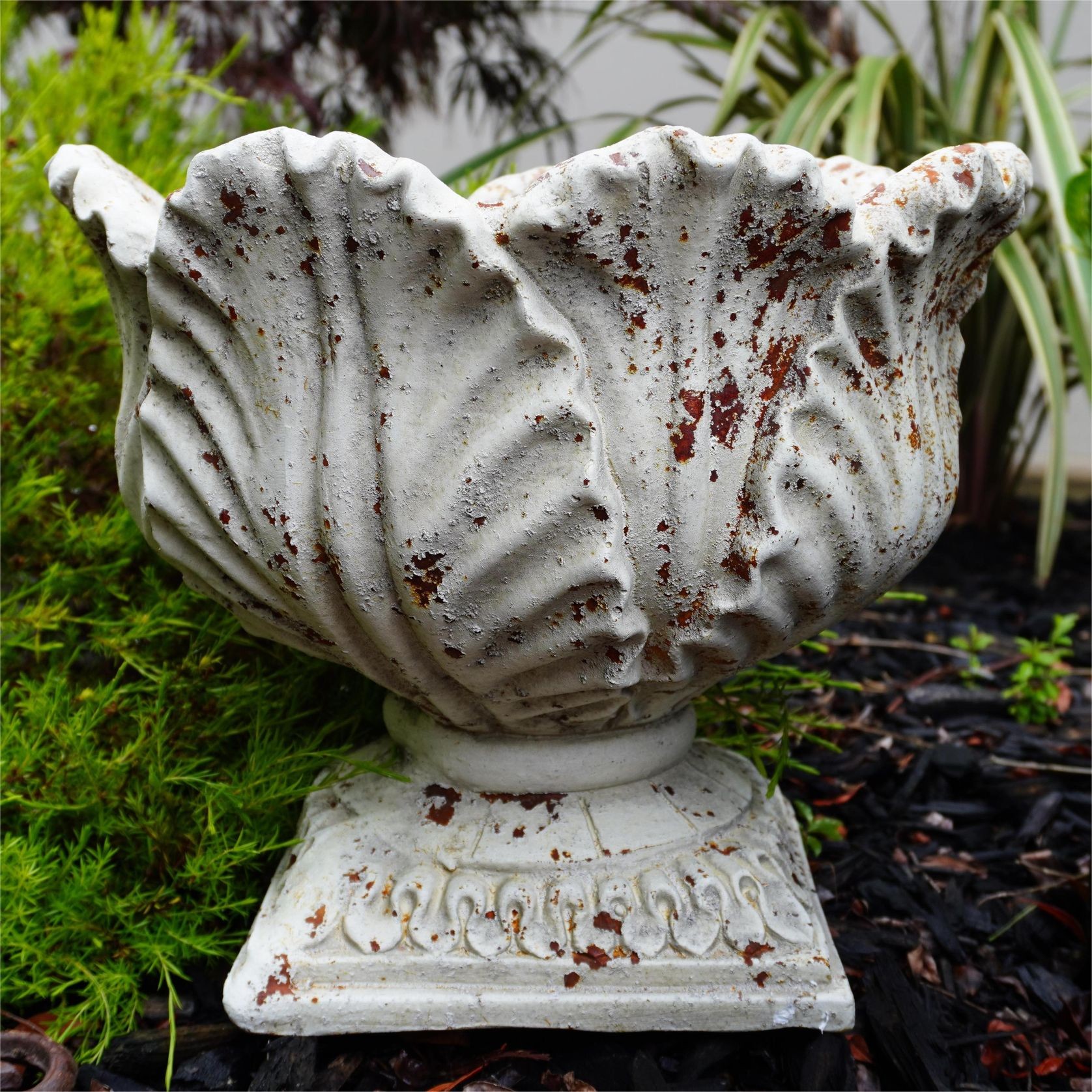 Acanthus Urn gallery detail image