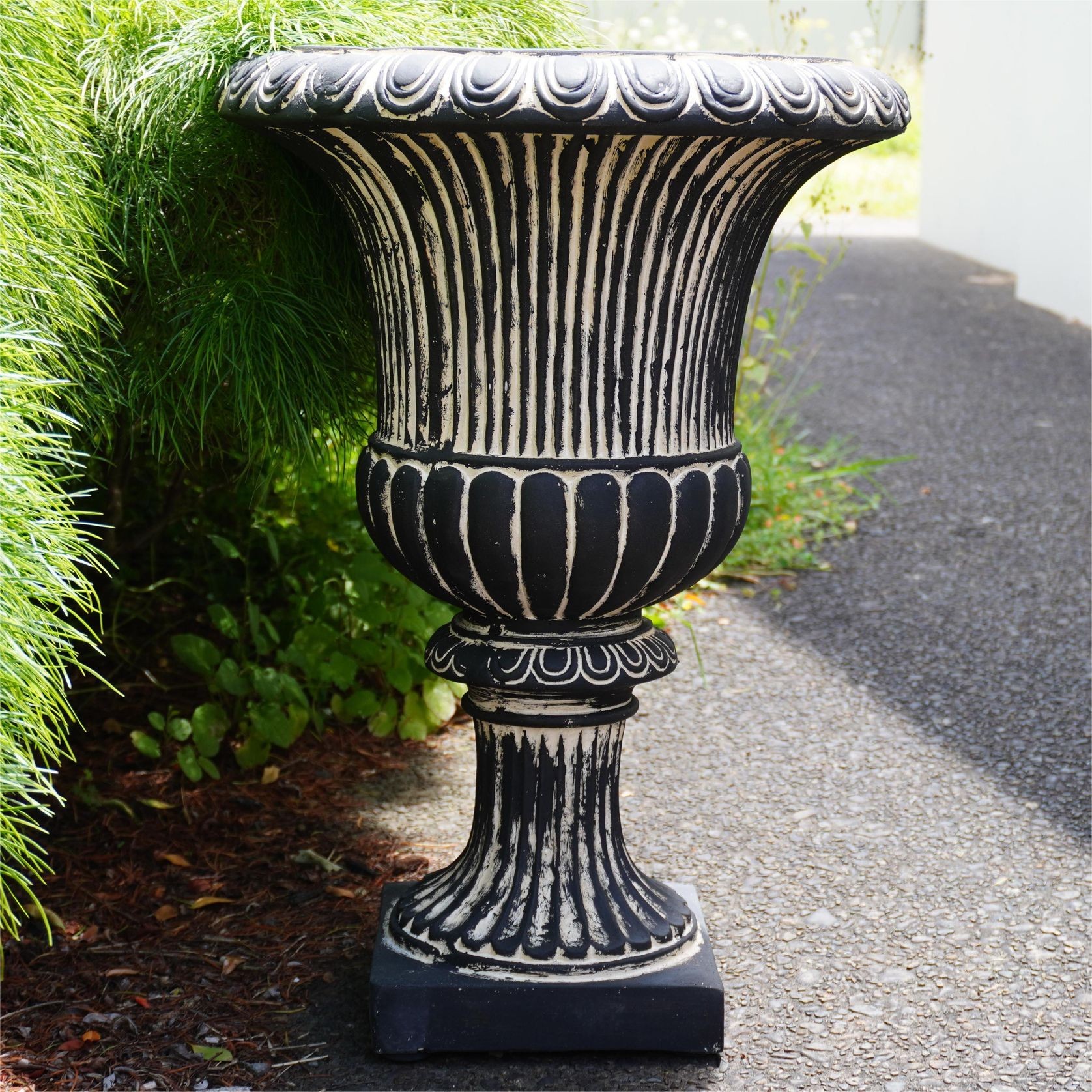 Black Regal Medici Urn gallery detail image