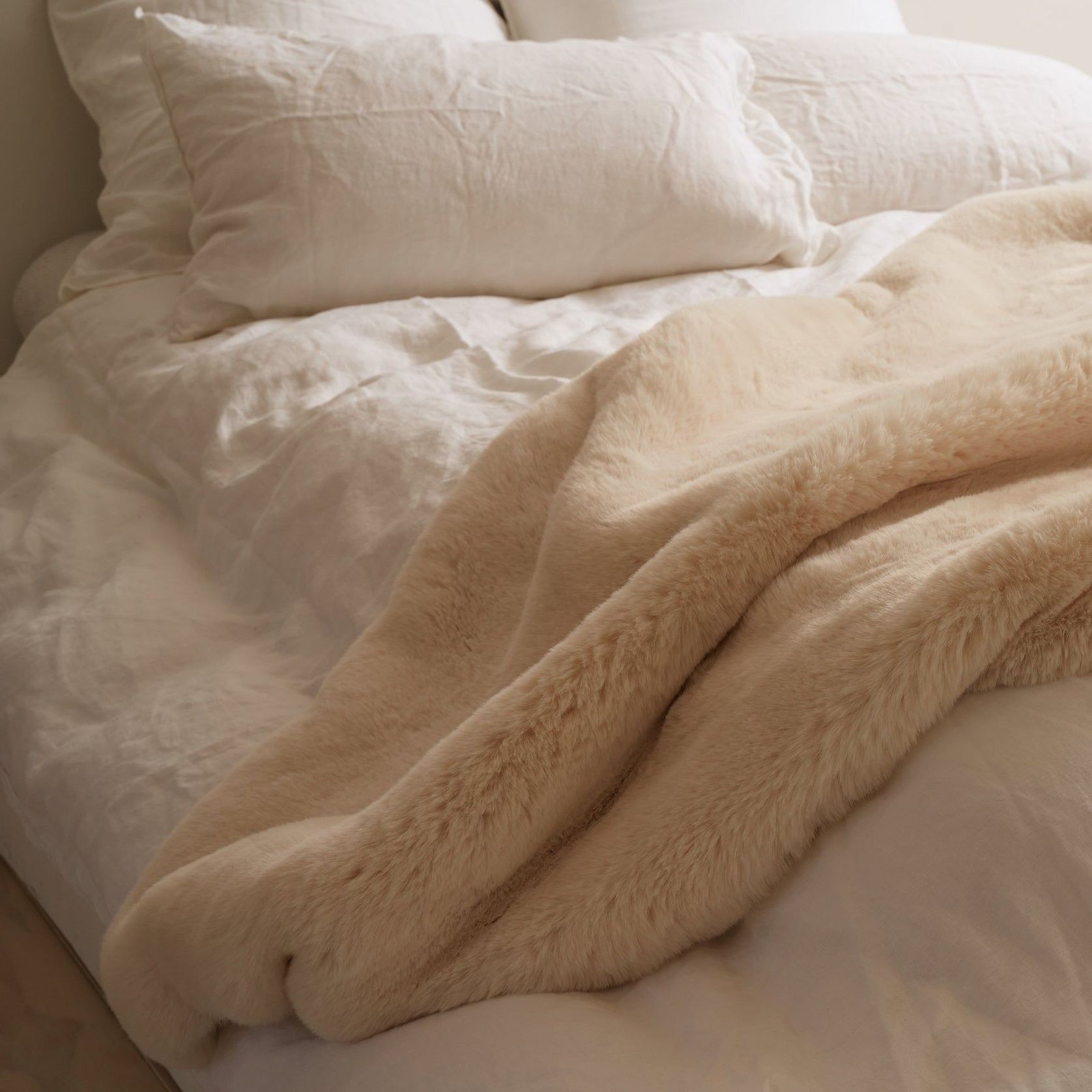 Vegan Fur Throw - Big Bear - Cream gallery detail image