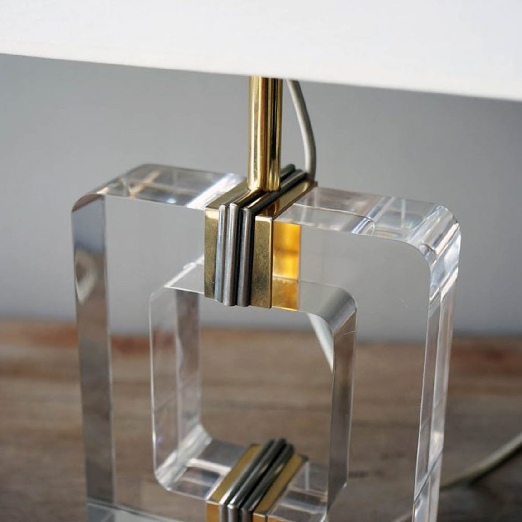 Mid-Century Lucite Lamp gallery detail image