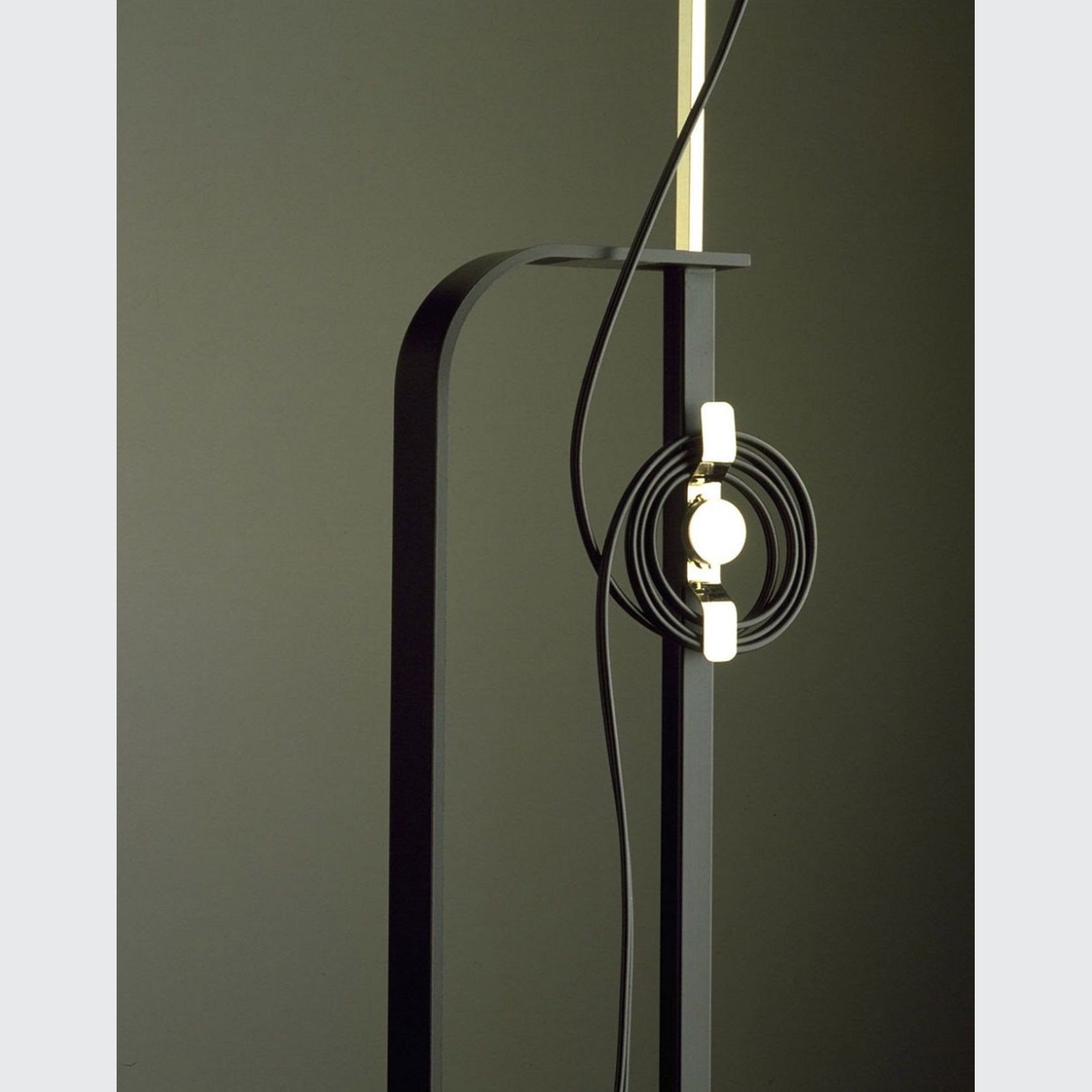 Toio Floor Lamp gallery detail image