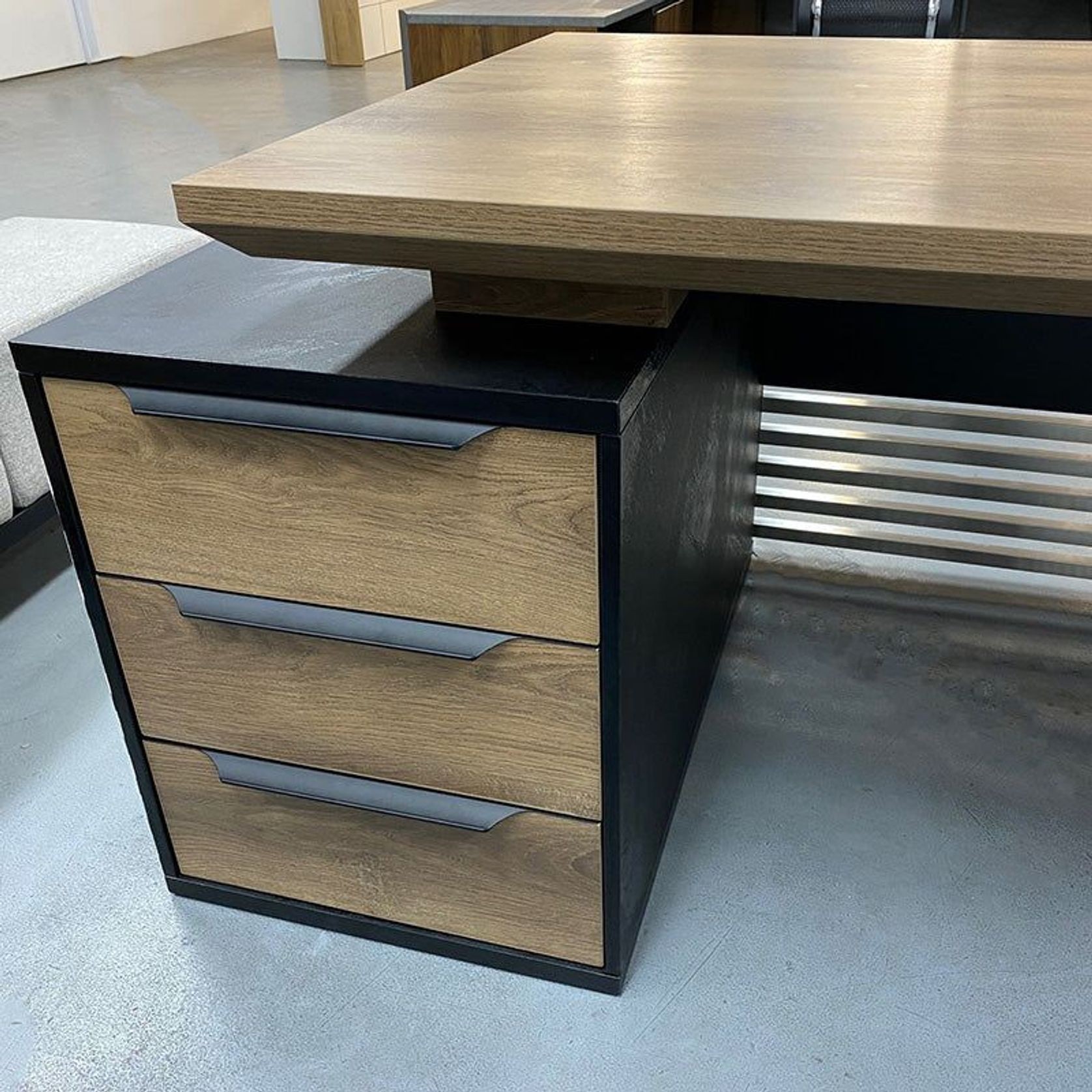PHOENIX Executive Desk with Right Return 2.2M - Warm Oak & Black gallery detail image