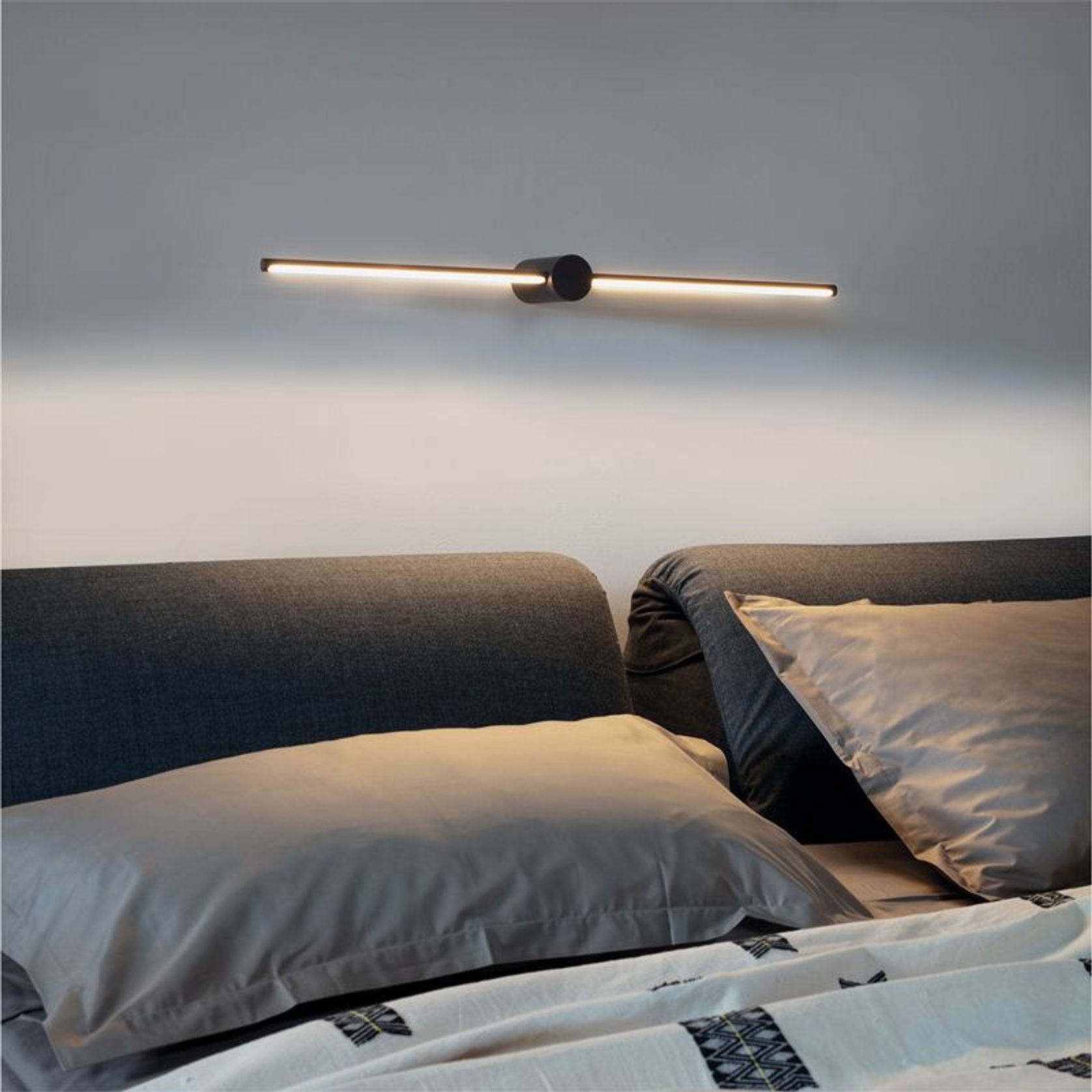 Filo Linear Wall Light gallery detail image