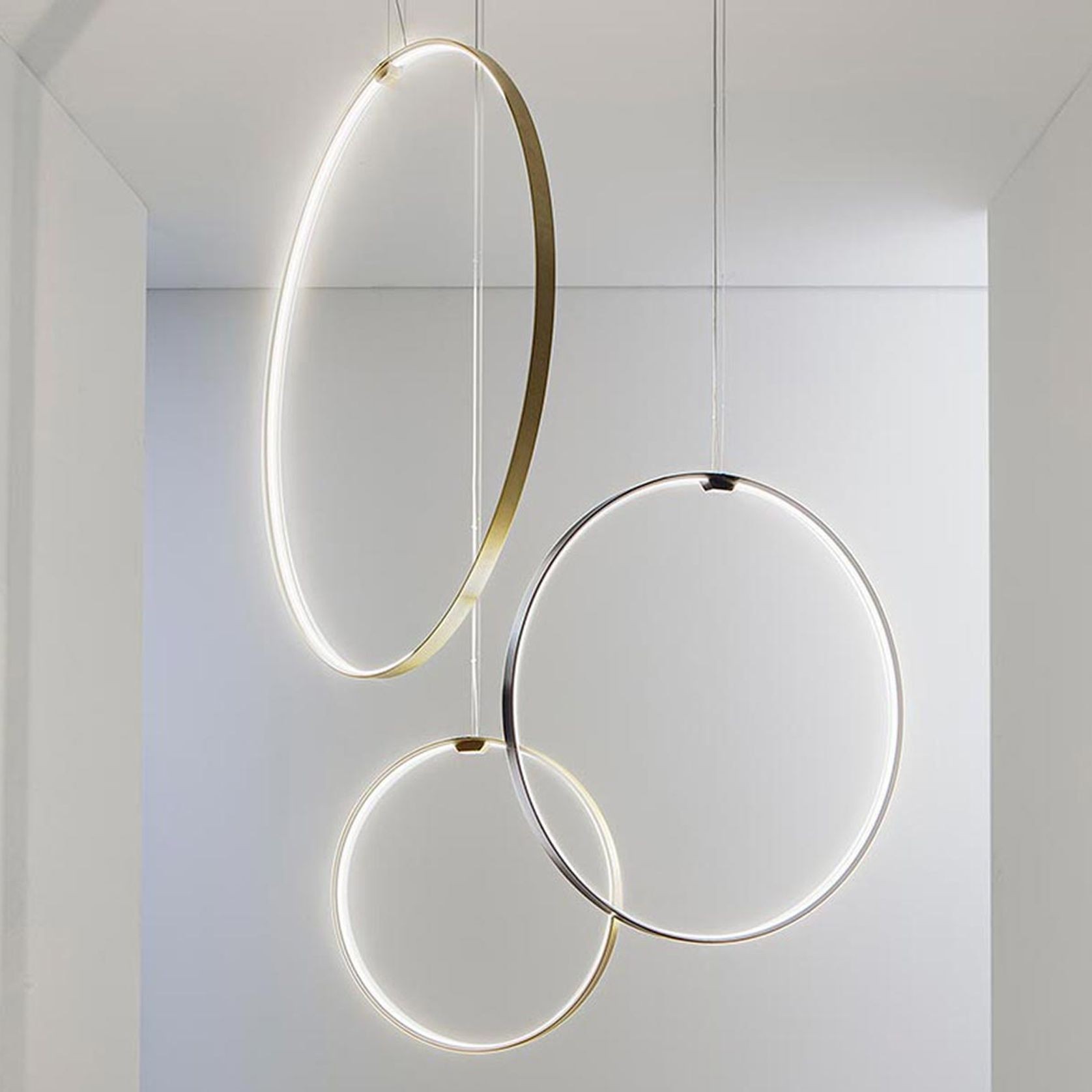 Zero Round Vertical Pendant and Wall Light gallery detail image