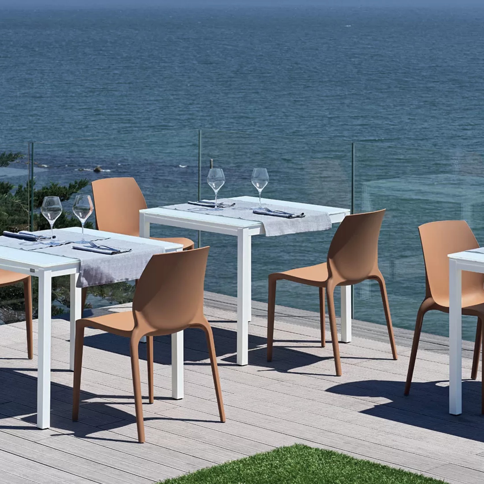Diesis Table gallery detail image