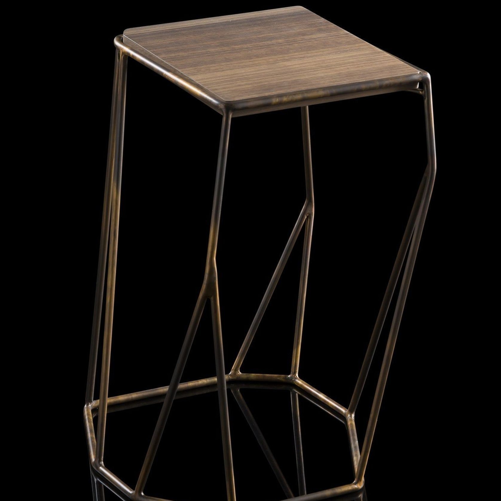 W Table gallery detail image
