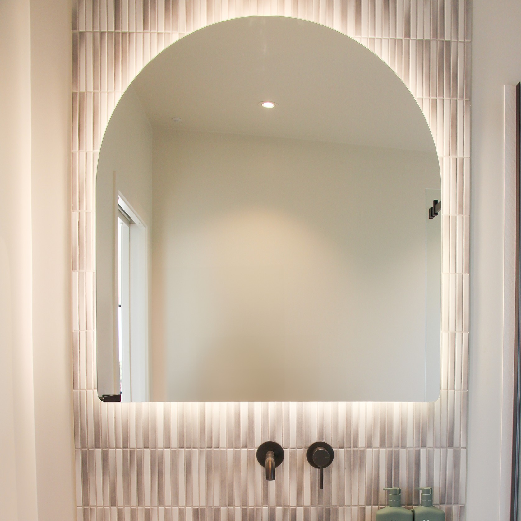 Code Euro Arch 850 Led Mirror gallery detail image