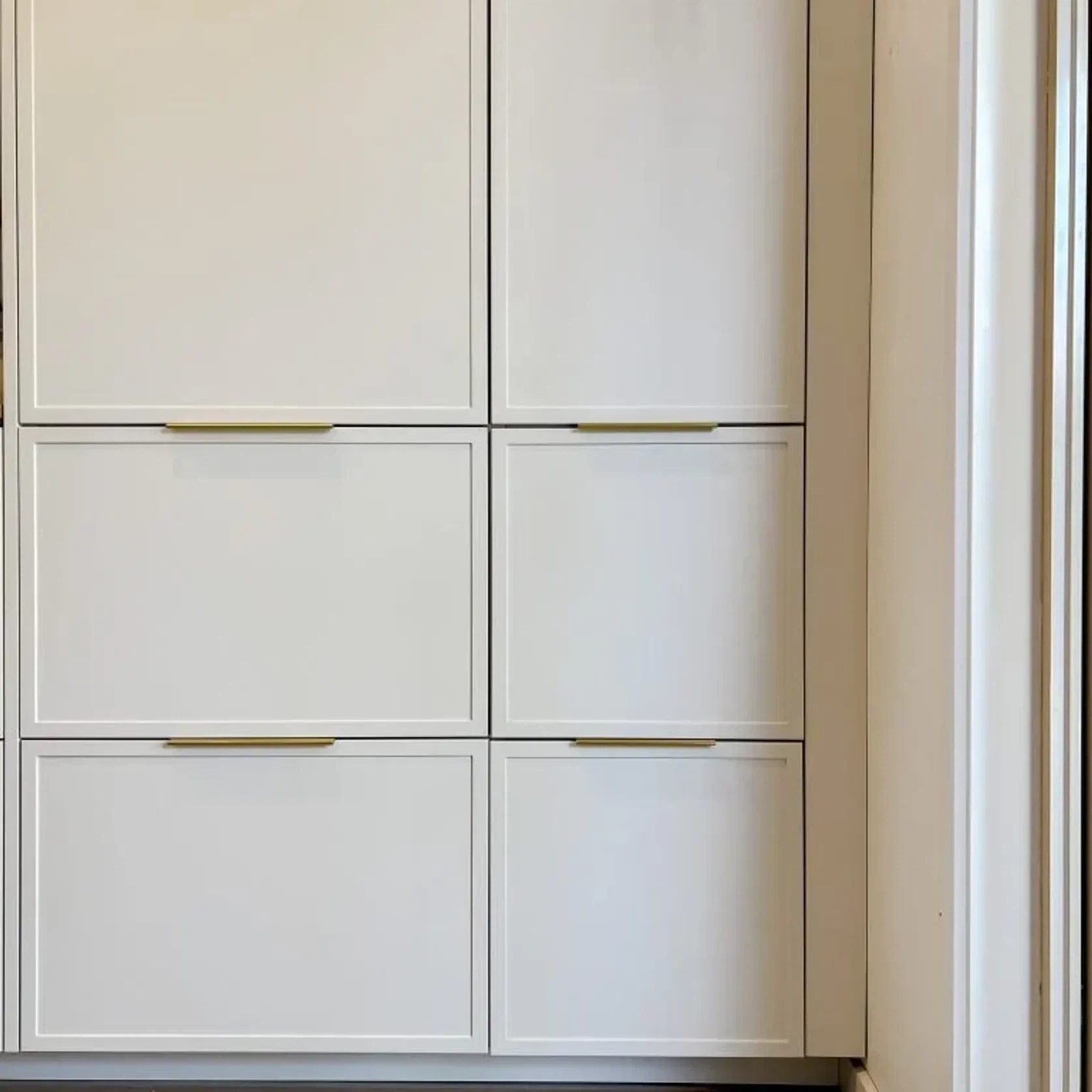 KT&CO Kitchen finger lip pull handle brass Lucky bay gallery detail image