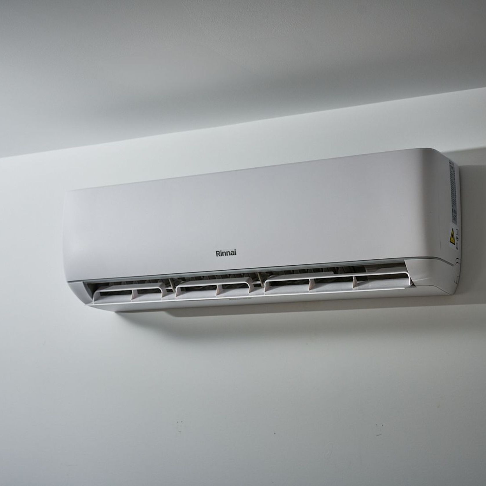 7.0kW Rinnai J Series Reverse Cycle Split System gallery detail image
