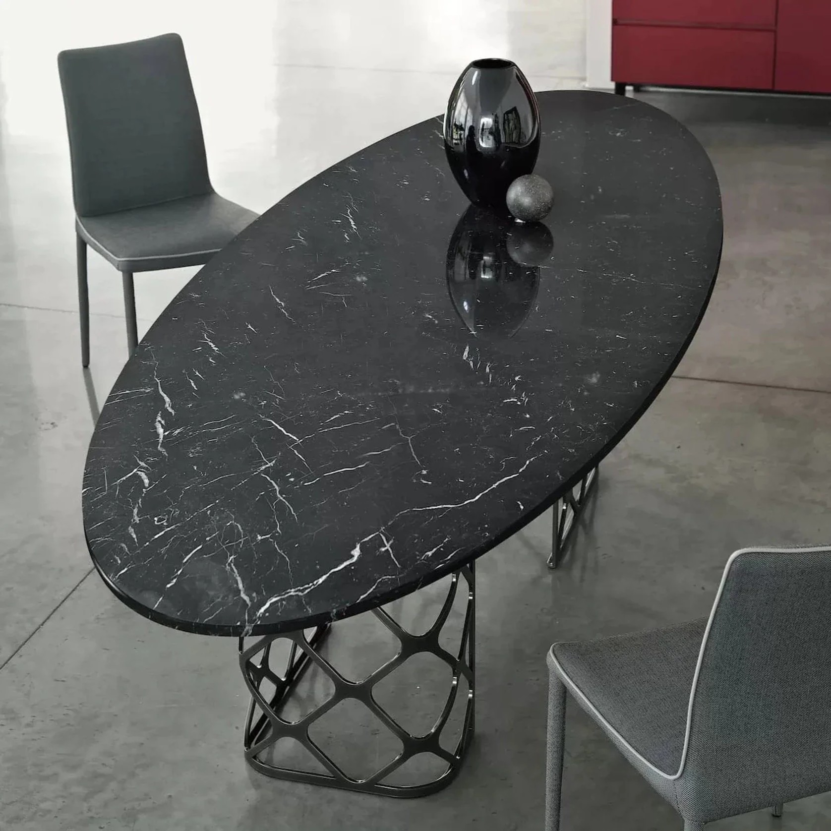 Majesty Table gallery detail image