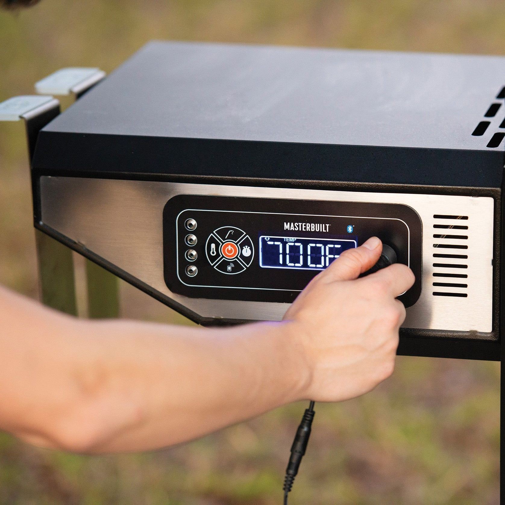 Masterbuilt Gravity Series 560 Charcoal Grill + Smoker gallery detail image