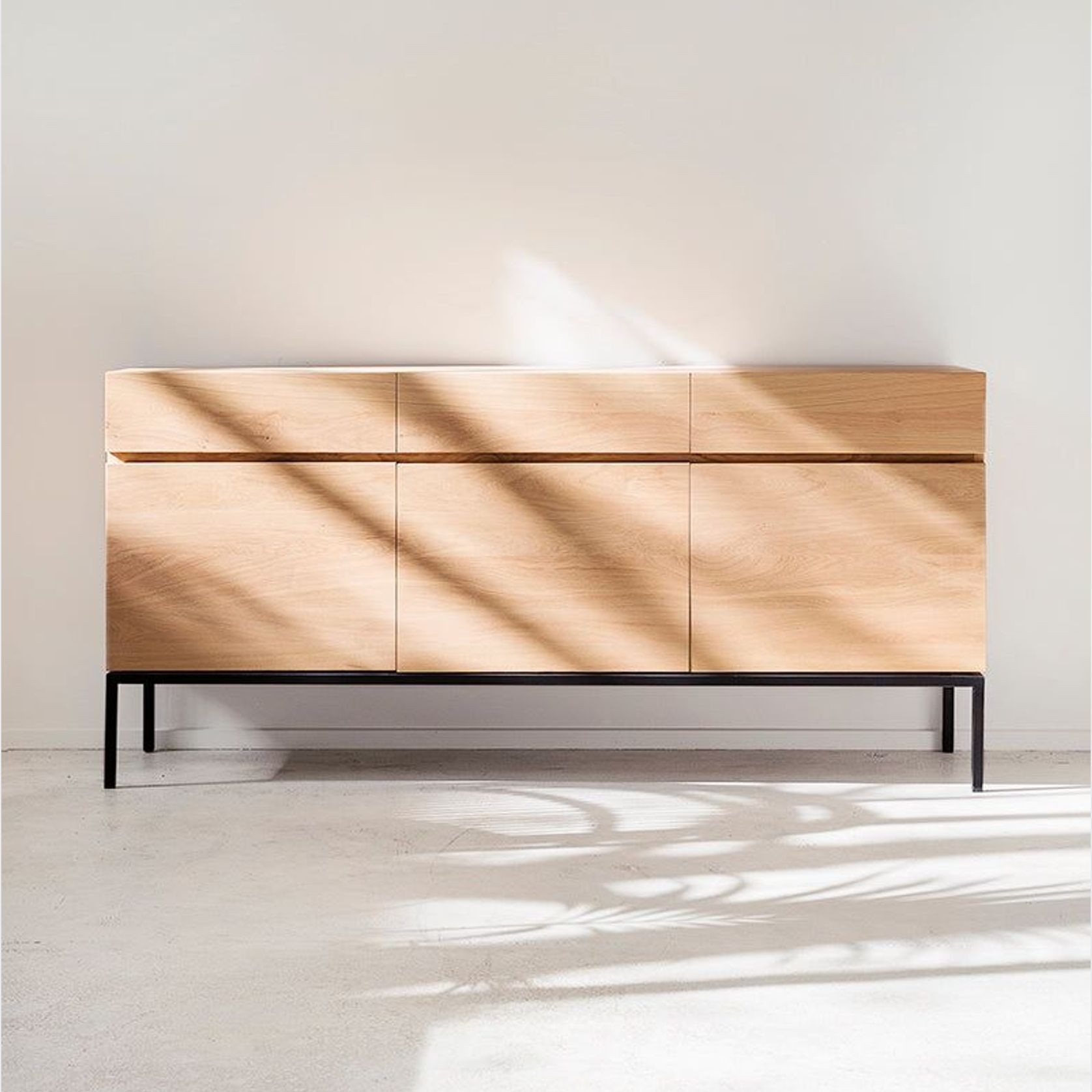 Oak 'Ligna' Sideboard / 3 Door gallery detail image