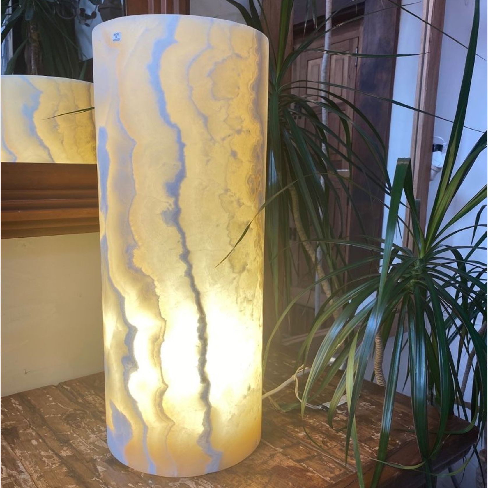 Natural Onyx Cilindro Lamp gallery detail image