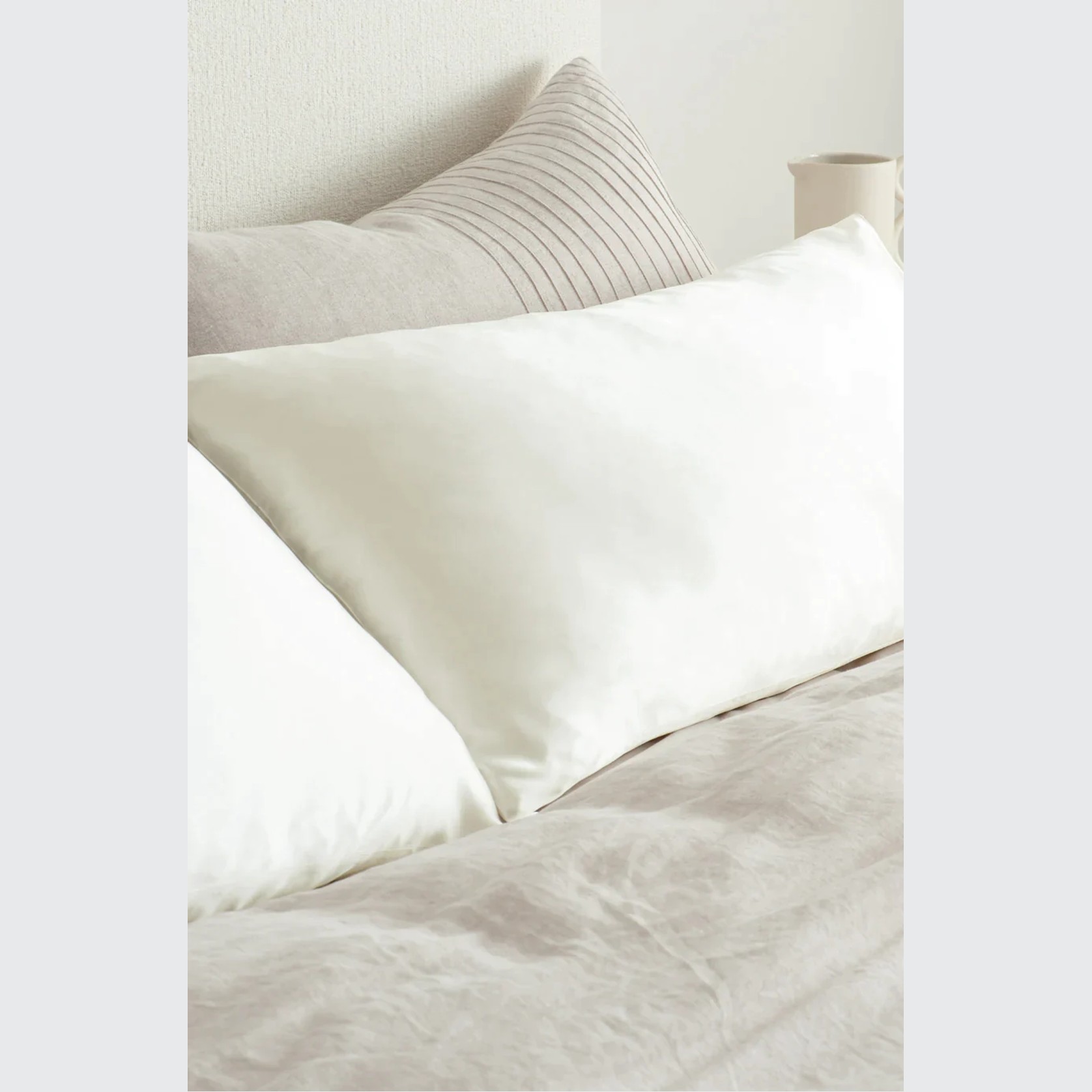 Silk Pillowcase with Gift Box - Pearl | Bianca Lorenne gallery detail image