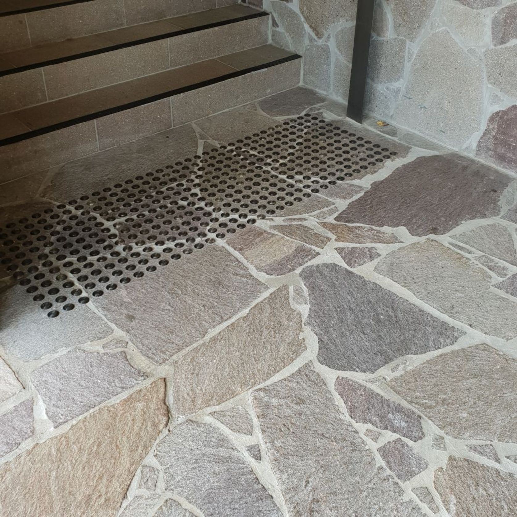 Stoneyard Piazza Crazy Pave gallery detail image