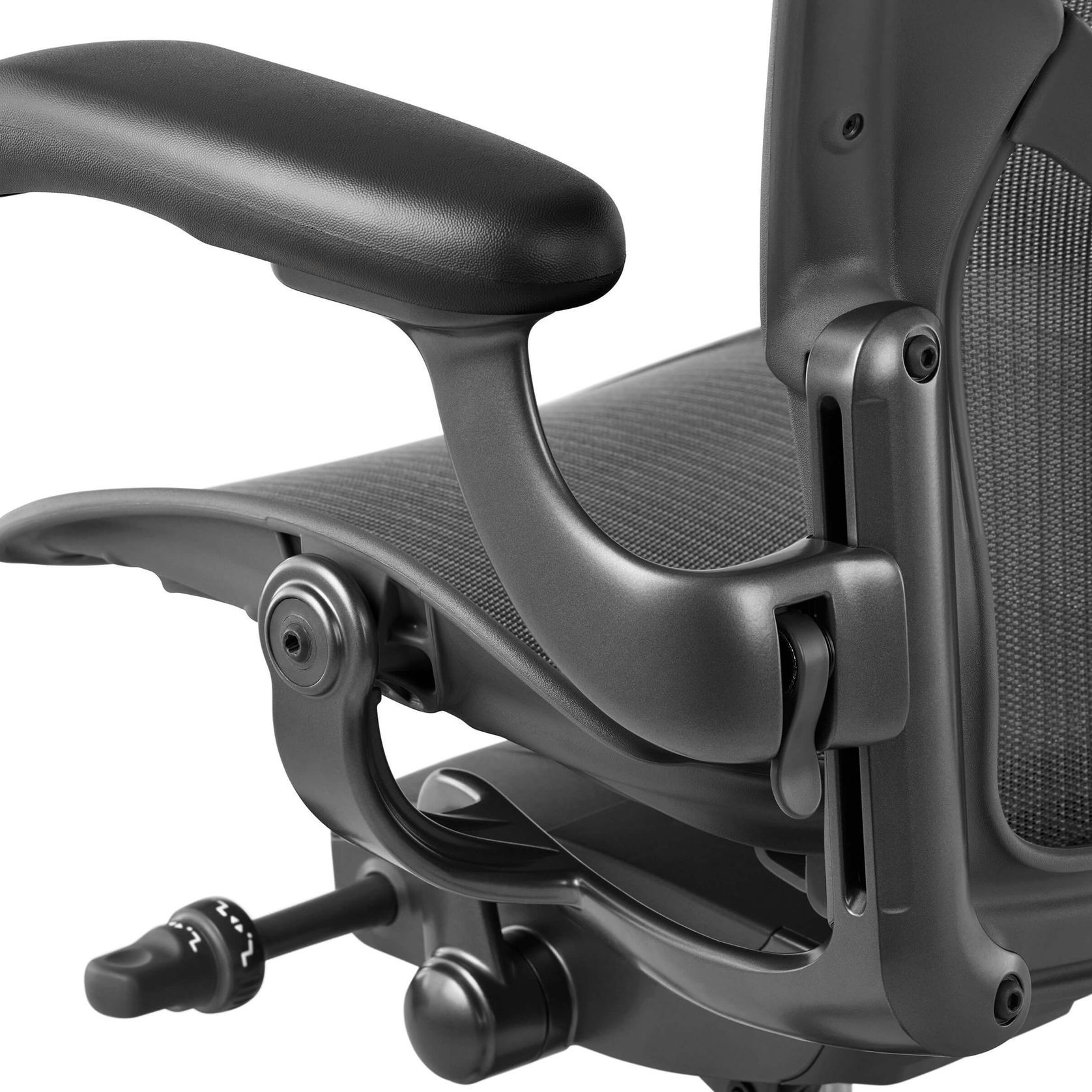 Aeron Remastered Size B Polished gallery detail image