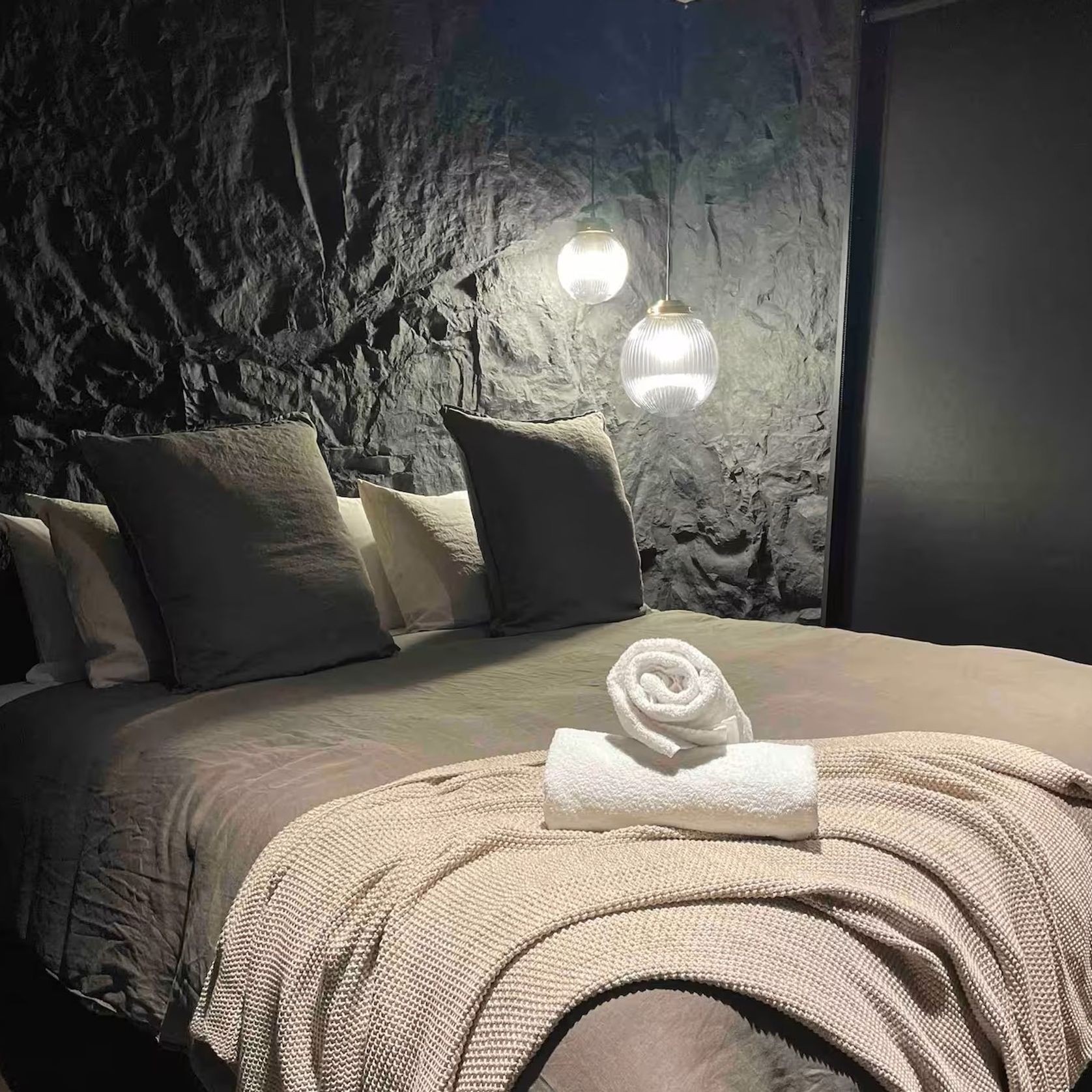Rock Wall Panels by Muros | Black Rugged Stone Look gallery detail image