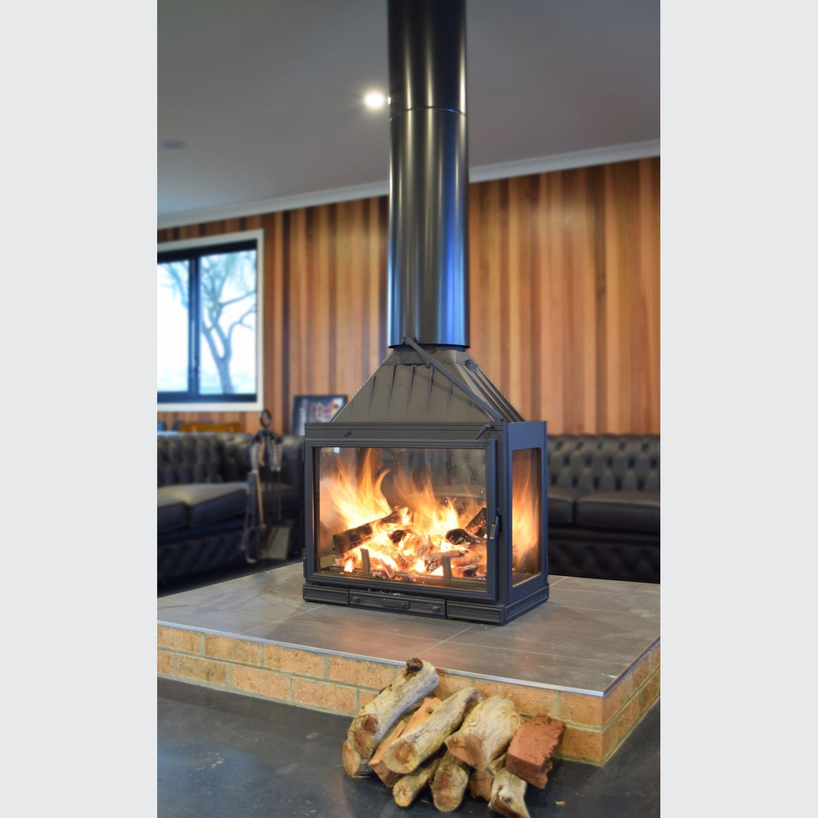 Seguin Multivision 8000 4 Sided Cast Iron Fireplace gallery detail image