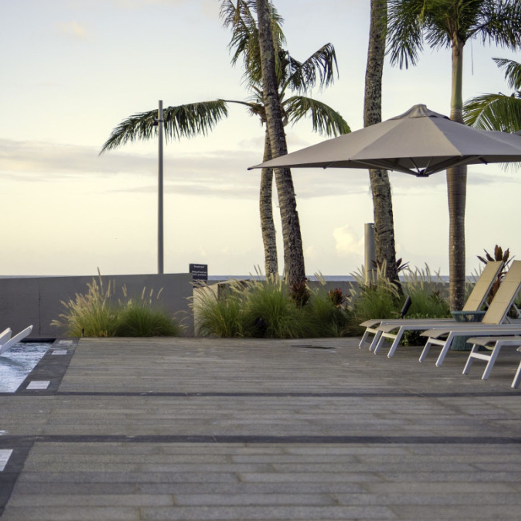 Shadowspec Serenity Rotating Cantilever Umbrella gallery detail image