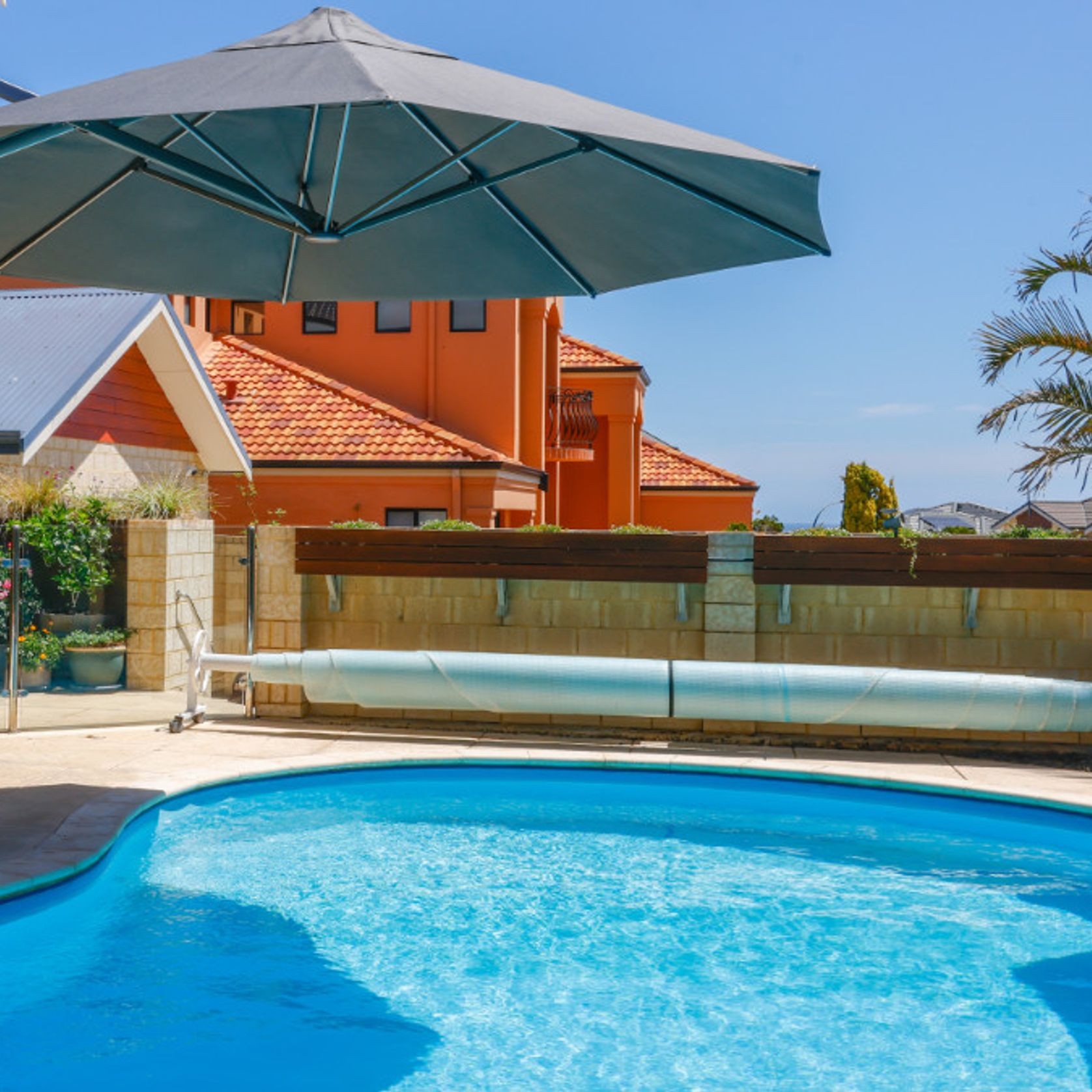 Shadowspec Serenity Rotating Cantilever Umbrella gallery detail image
