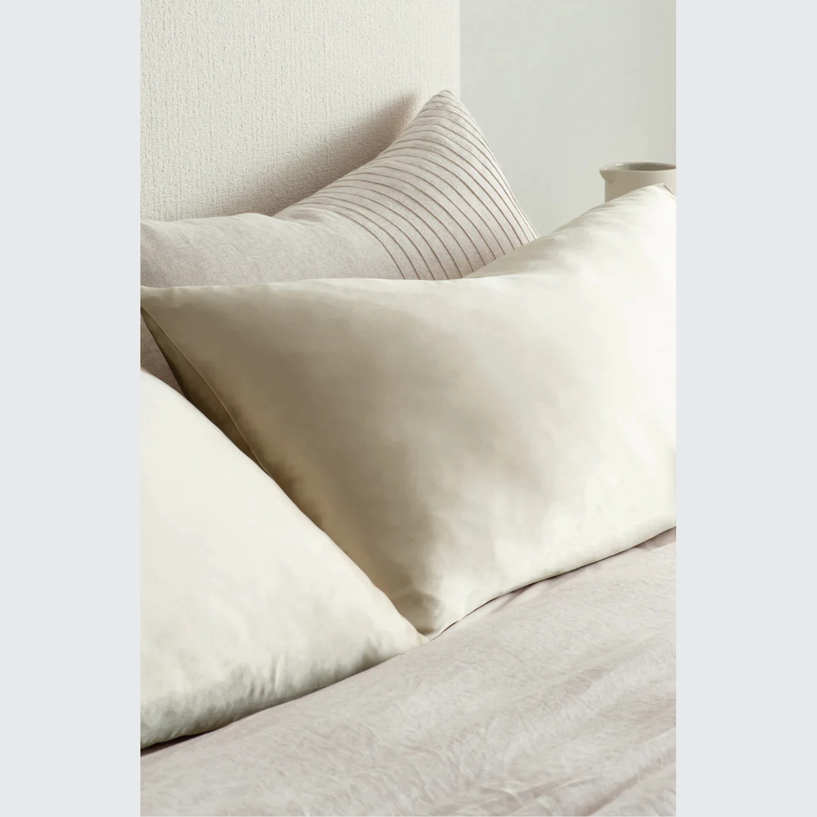 Silk Pillowcase with Gift Box - Champagne | Bianca Lorenne gallery detail image