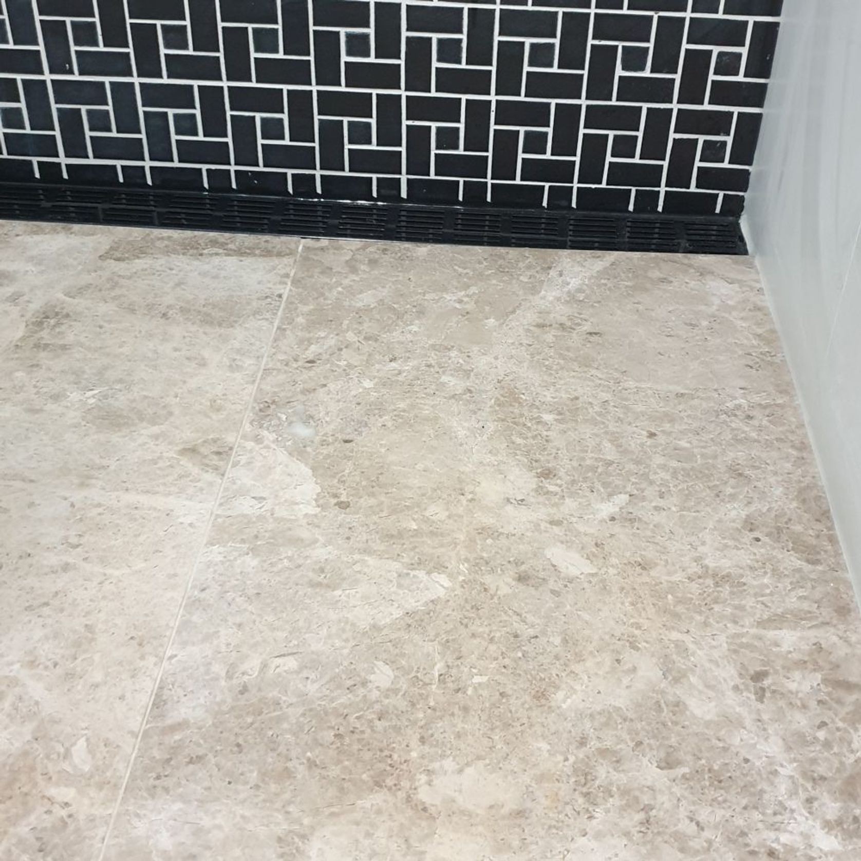 15mm Silver Shadow Limestone Tiles - Honed And Filled gallery detail image