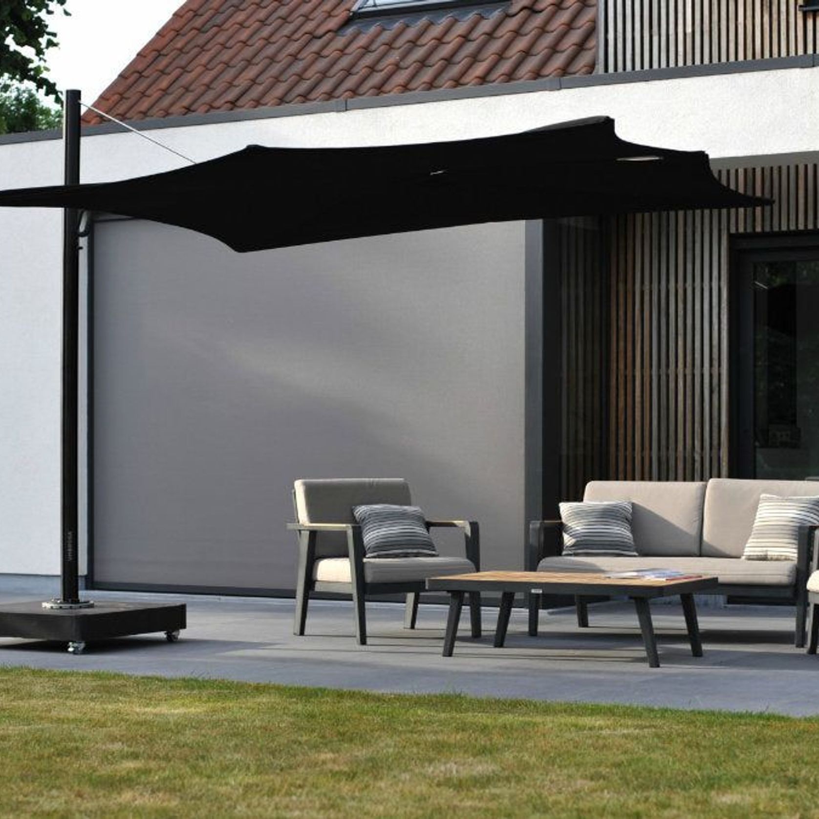 Umbrosa Spectra Cantilever Umbrella gallery detail image