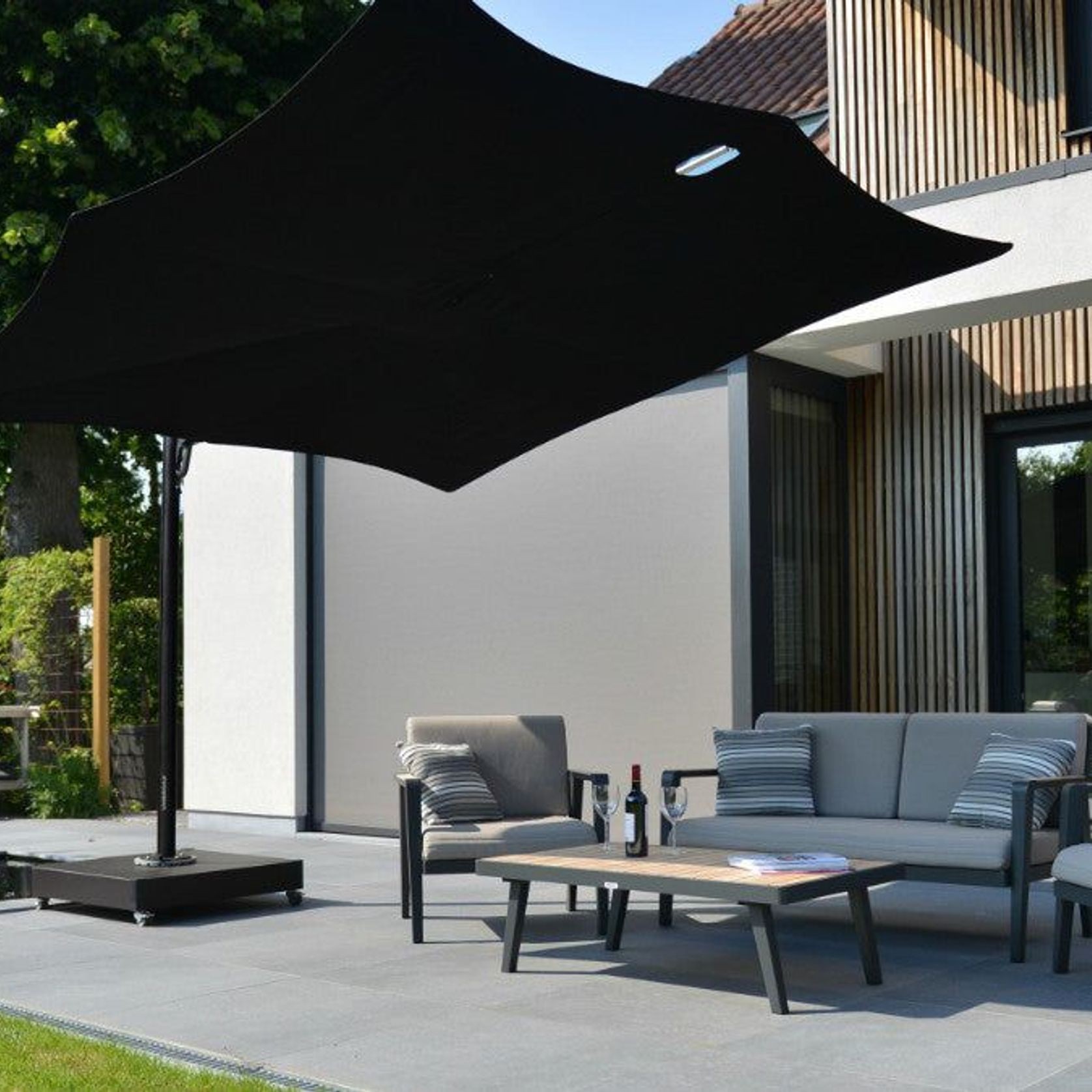 Umbrosa Spectra Cantilever Umbrella gallery detail image