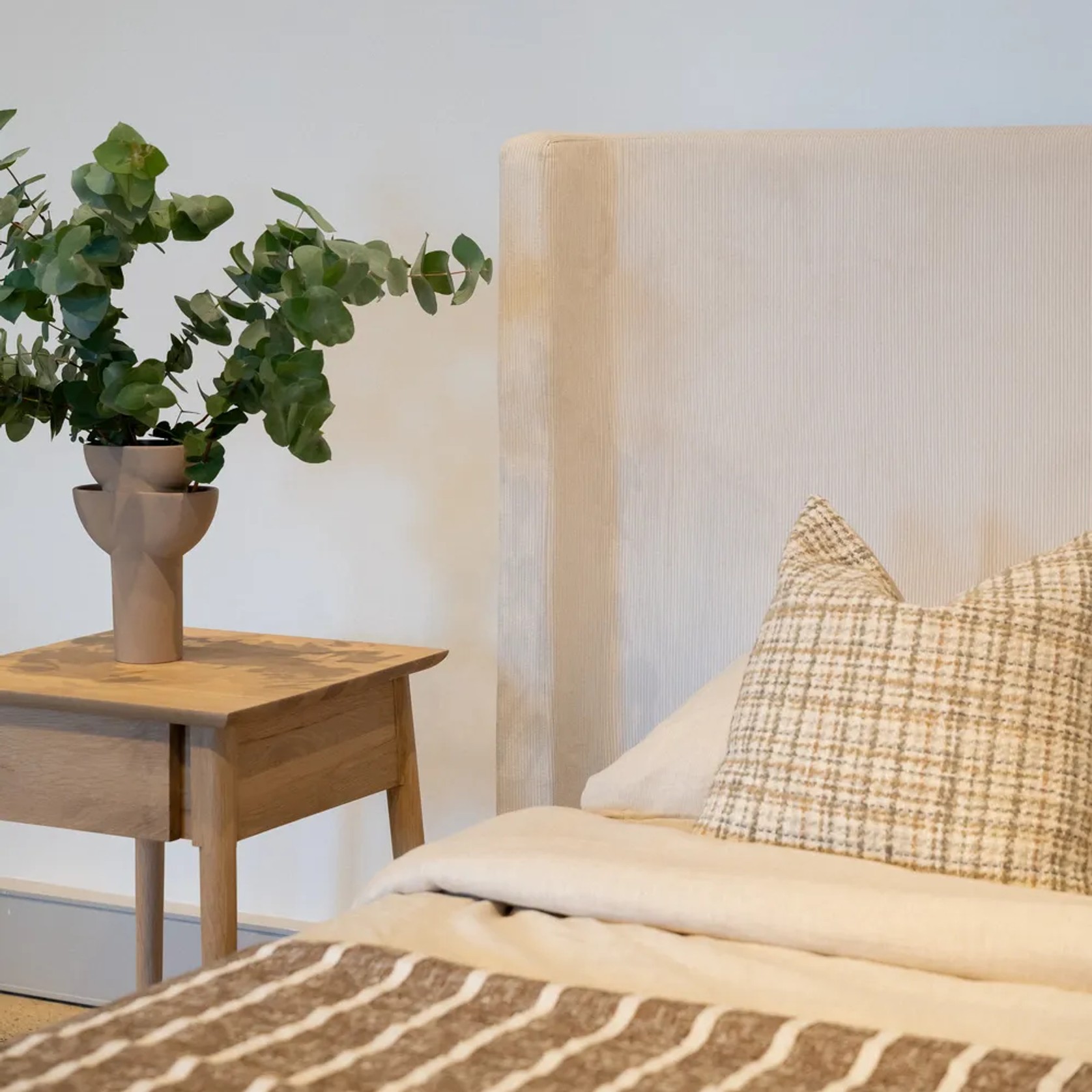 Snug Queen Bed Head - Corduroy Off White gallery detail image