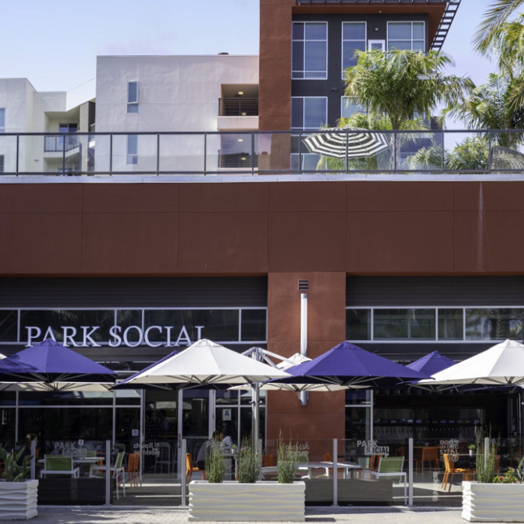 Shadowspec Unity Multi-Canopy Cantilever Umbrella gallery detail image