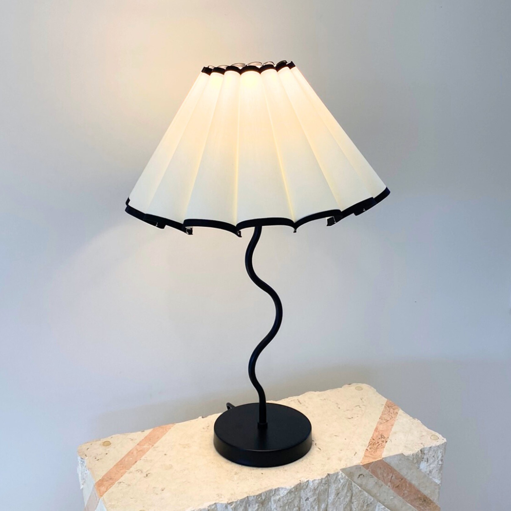 Harper Wavy Lamp- Black gallery detail image