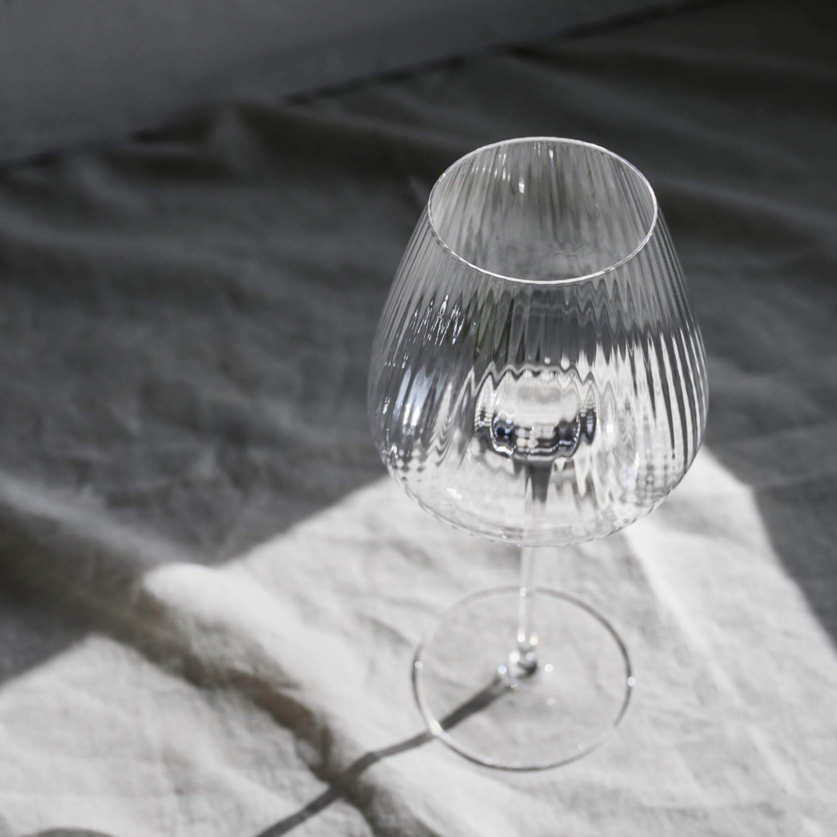 Melted Crystal Red Wine Glass- Set of 4 gallery detail image