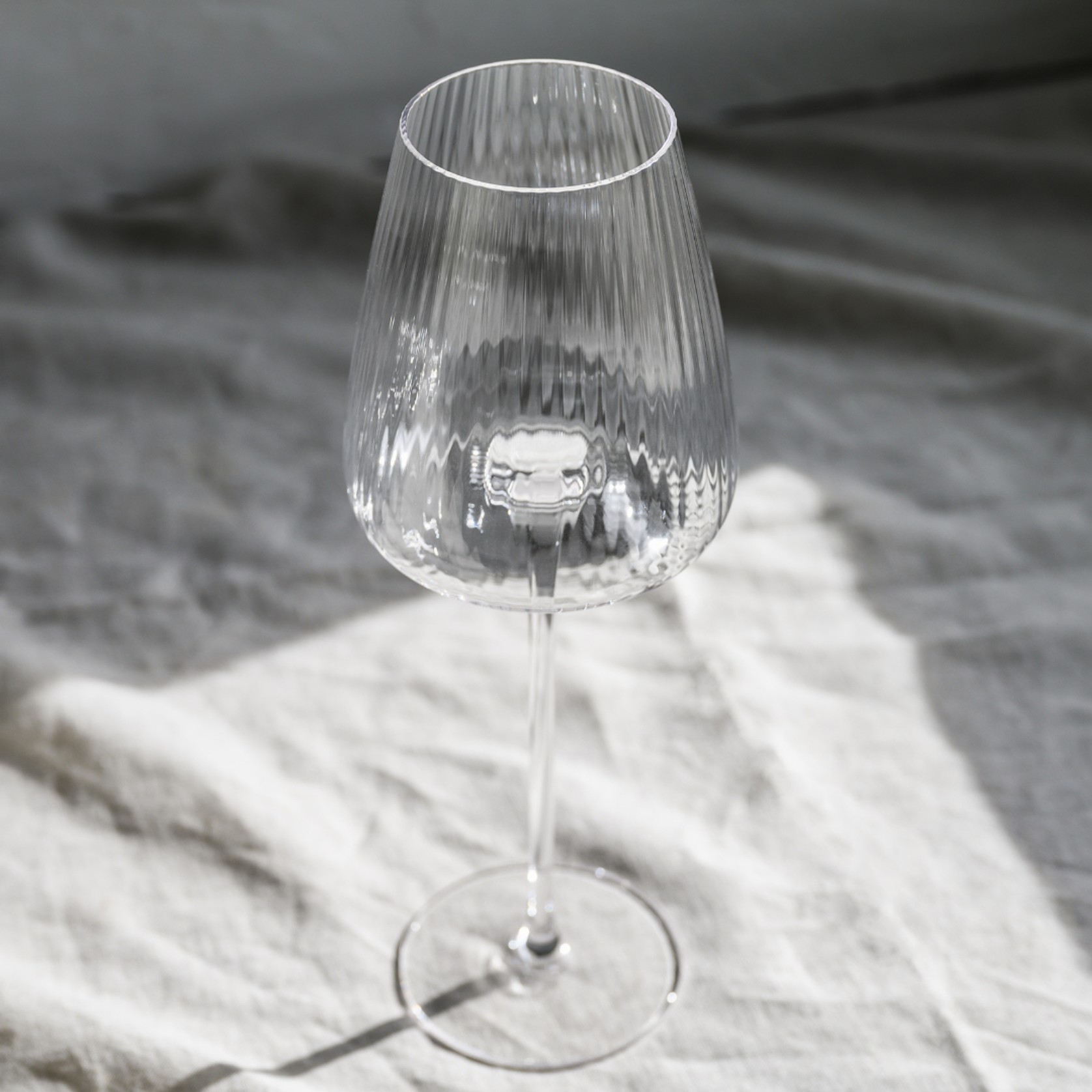 Melted Crystal White Wine Glass- Set of 4 gallery detail image