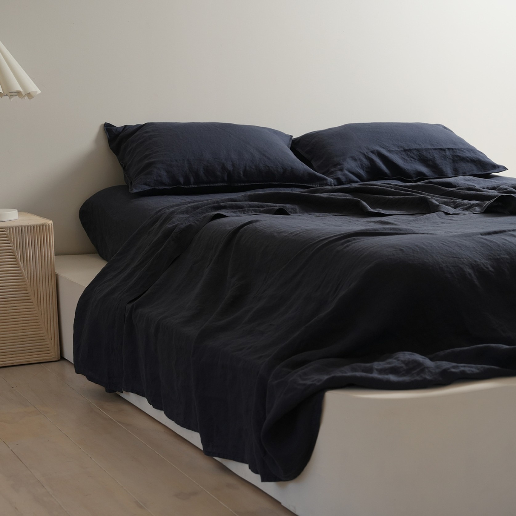 100% French Flax Linen Sheet Set- Midnight gallery detail image