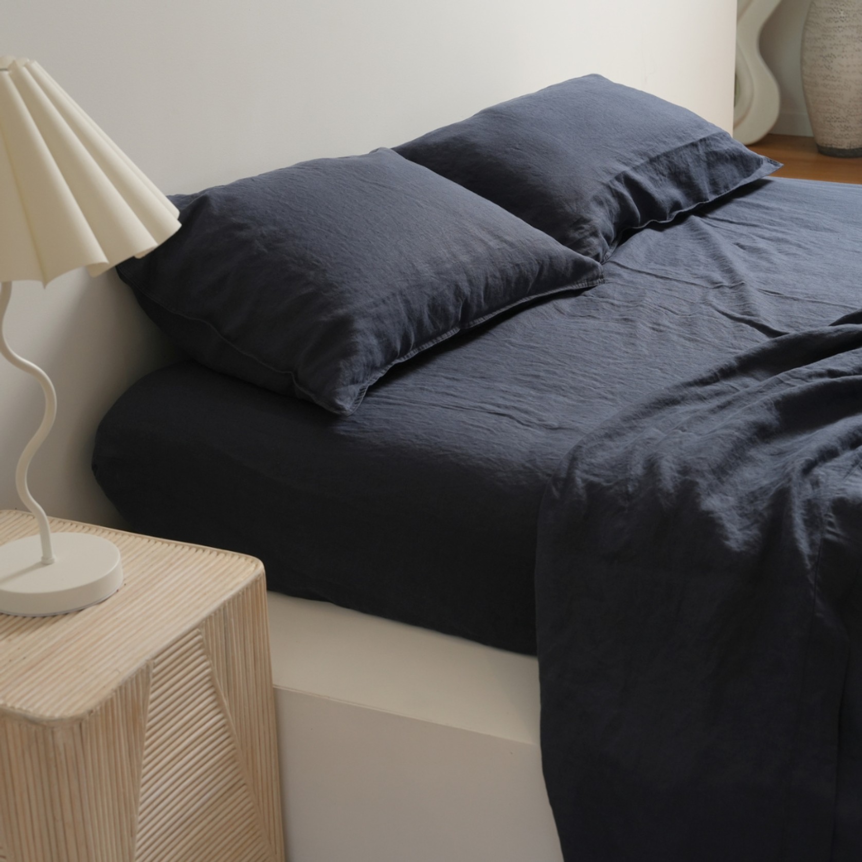100% French Flax Linen Sheet Set- Midnight gallery detail image