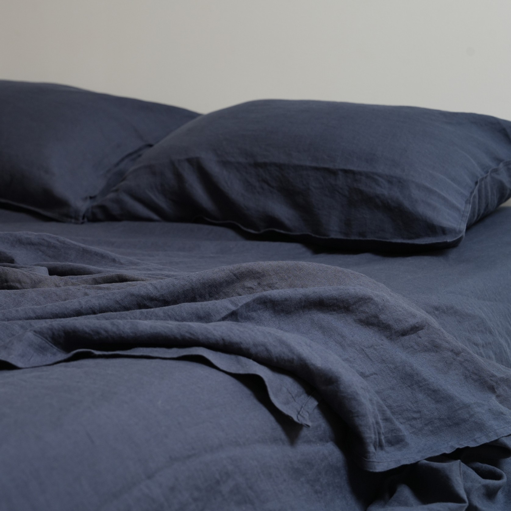 100% French Flax Linen Sheet Set- Midnight gallery detail image