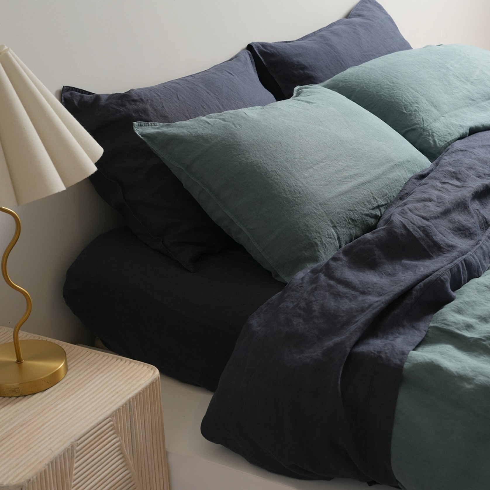 100% French Flax Linen Sheet Set- Midnight gallery detail image