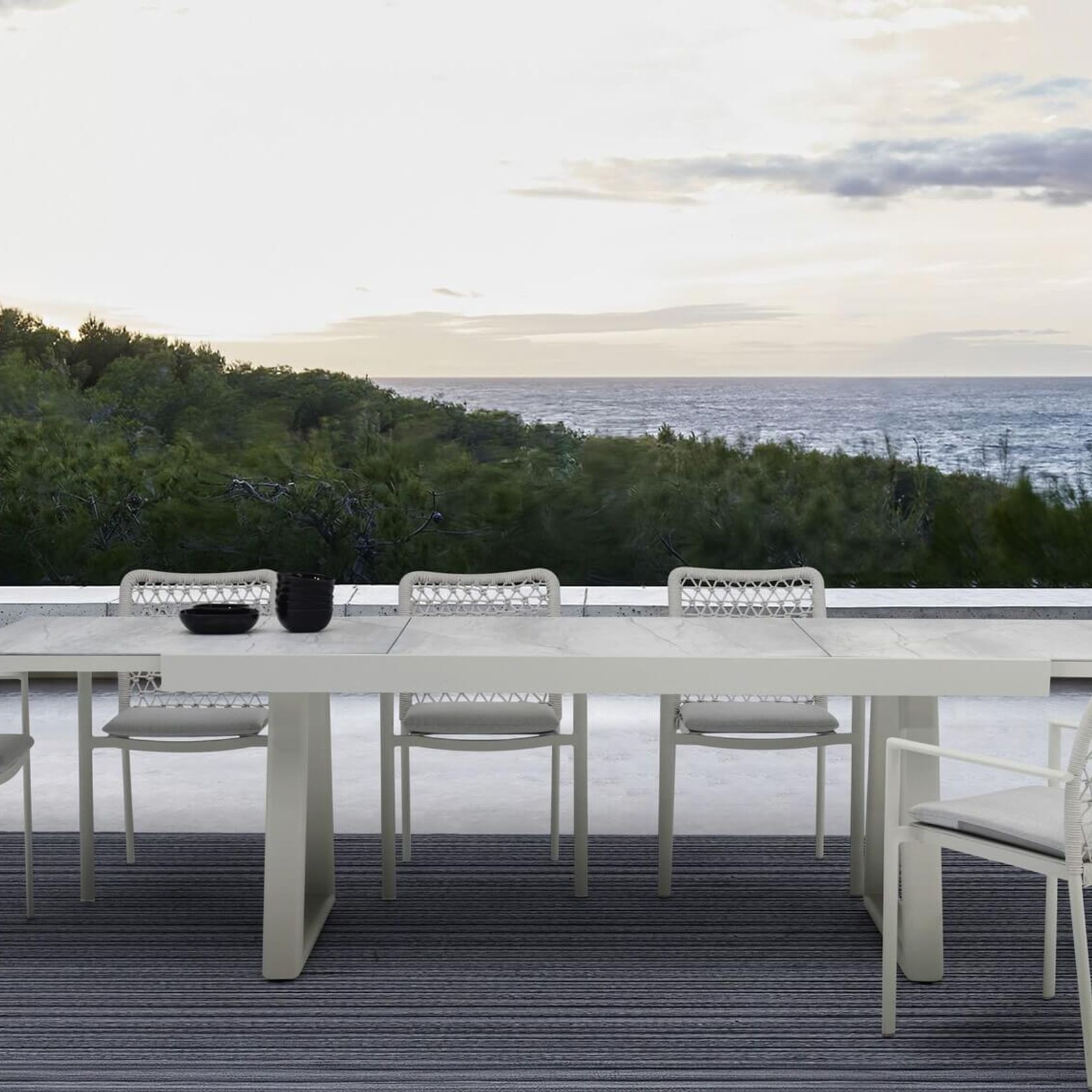 Verona Extendable Outdoor Dining Table - Charcoal gallery detail image