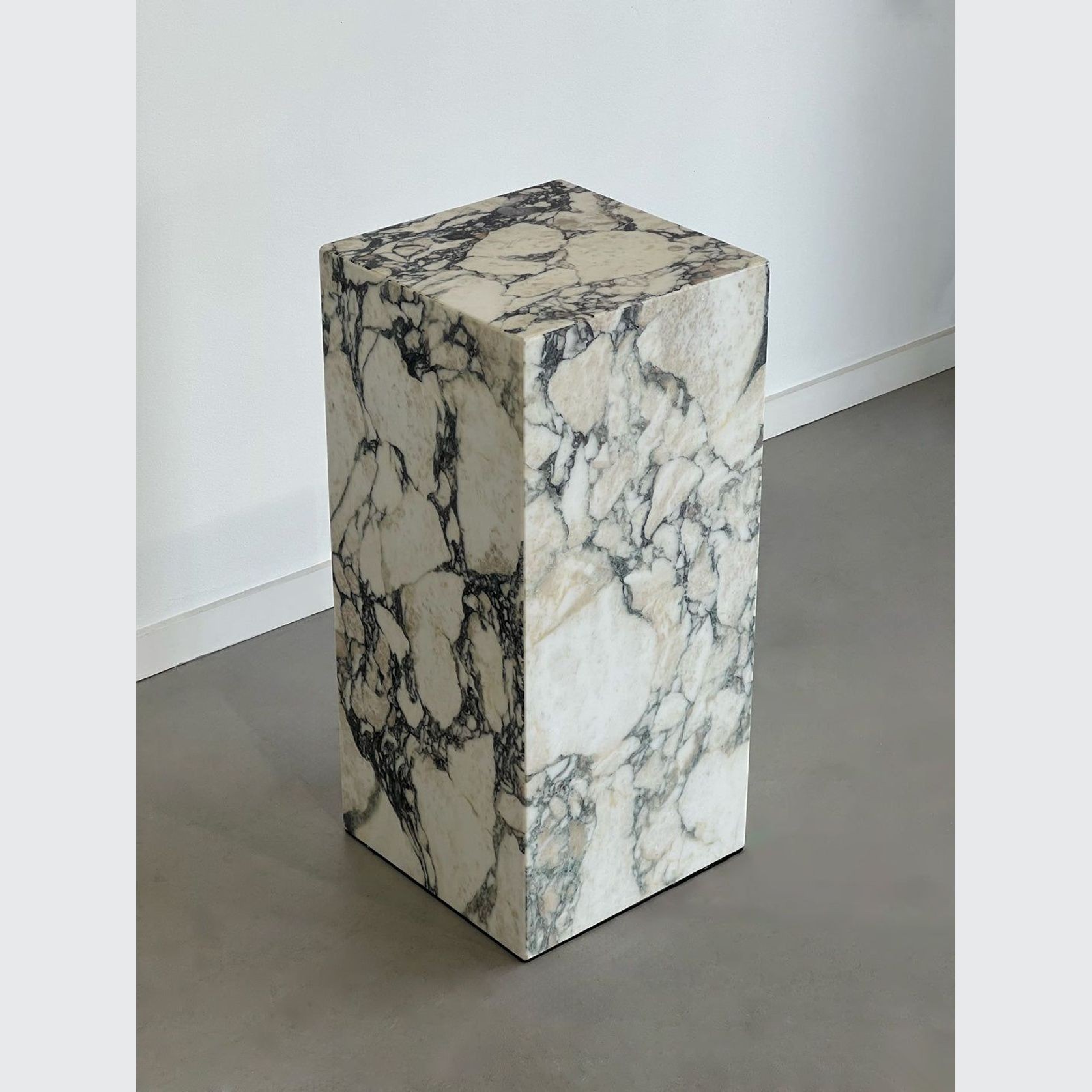 Viola Calacatta Marble Plinth | Medium gallery detail image