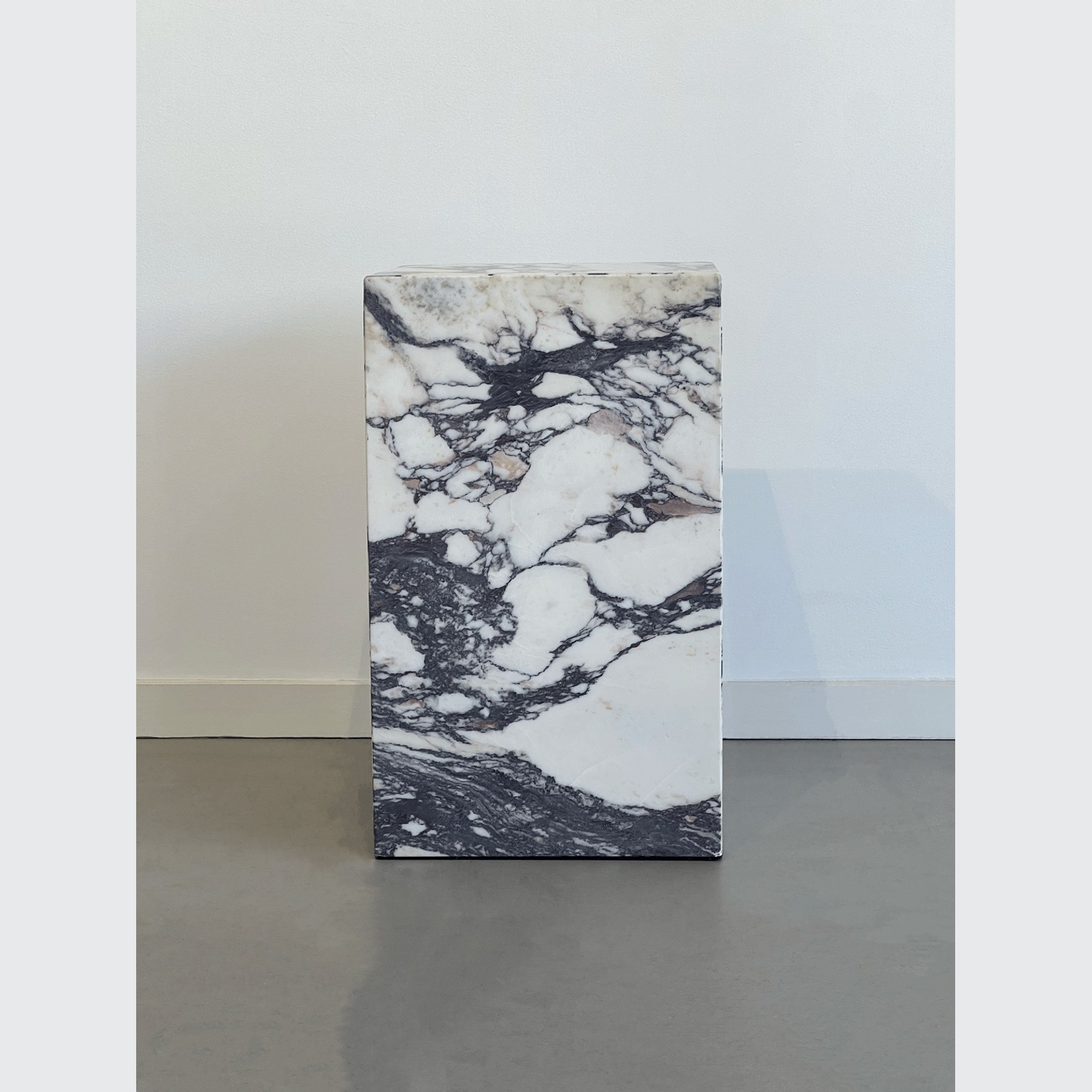 Viola Calacatta Marble Plinth | Small gallery detail image