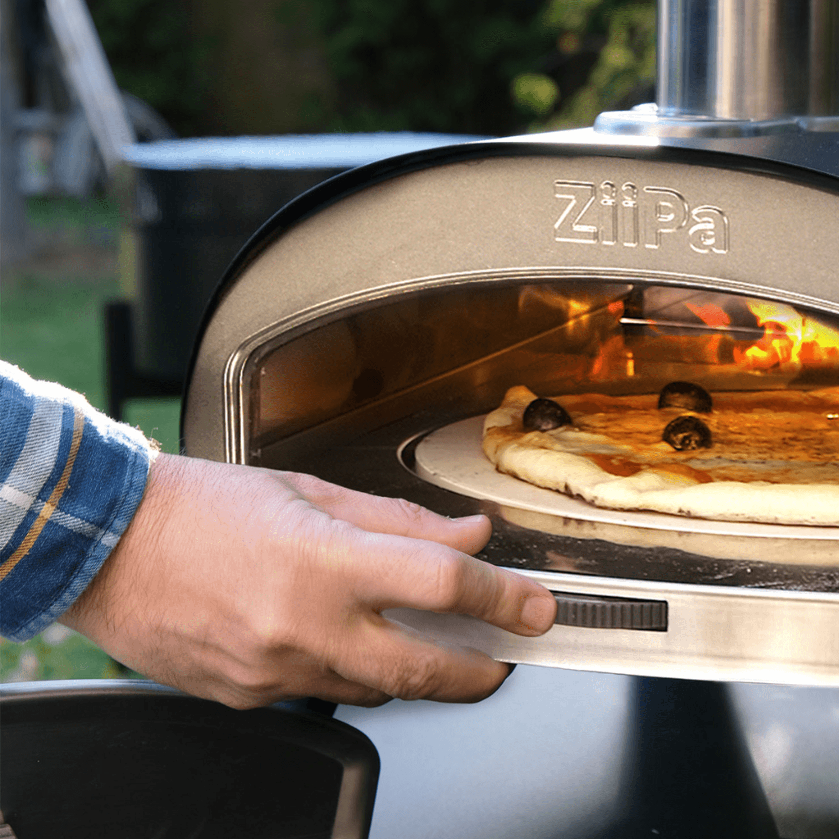 ZiiPa Piana Wood Pellet Pizza Oven with Rotating Stone – Charcoal/Charbon gallery detail image