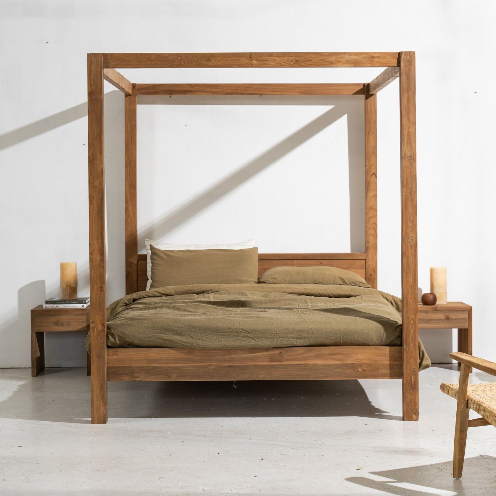 Aren Canopy Bed gallery detail image