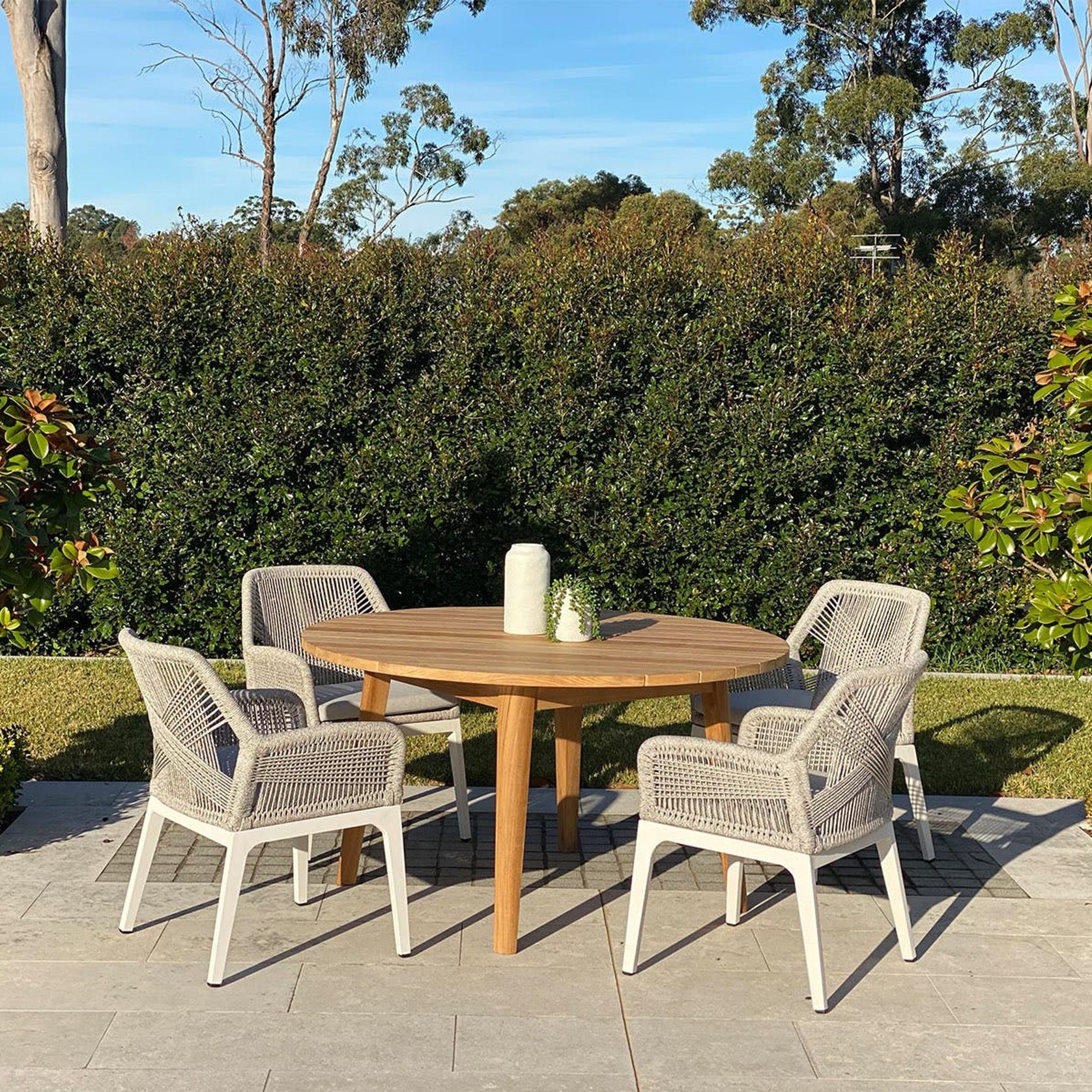 Atoll 140 Round Table with Serang Chairs -5pc Outdoor Dining Setting gallery detail image